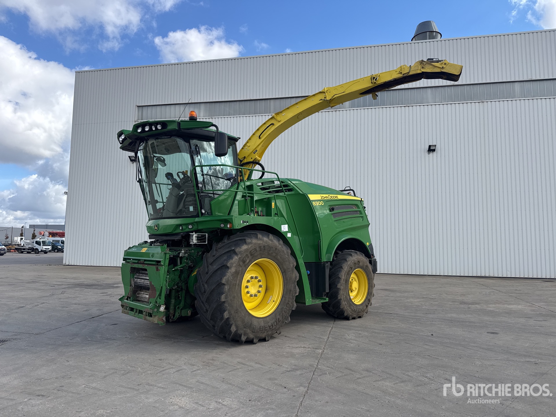 Photo of 2020 John Deere 8300