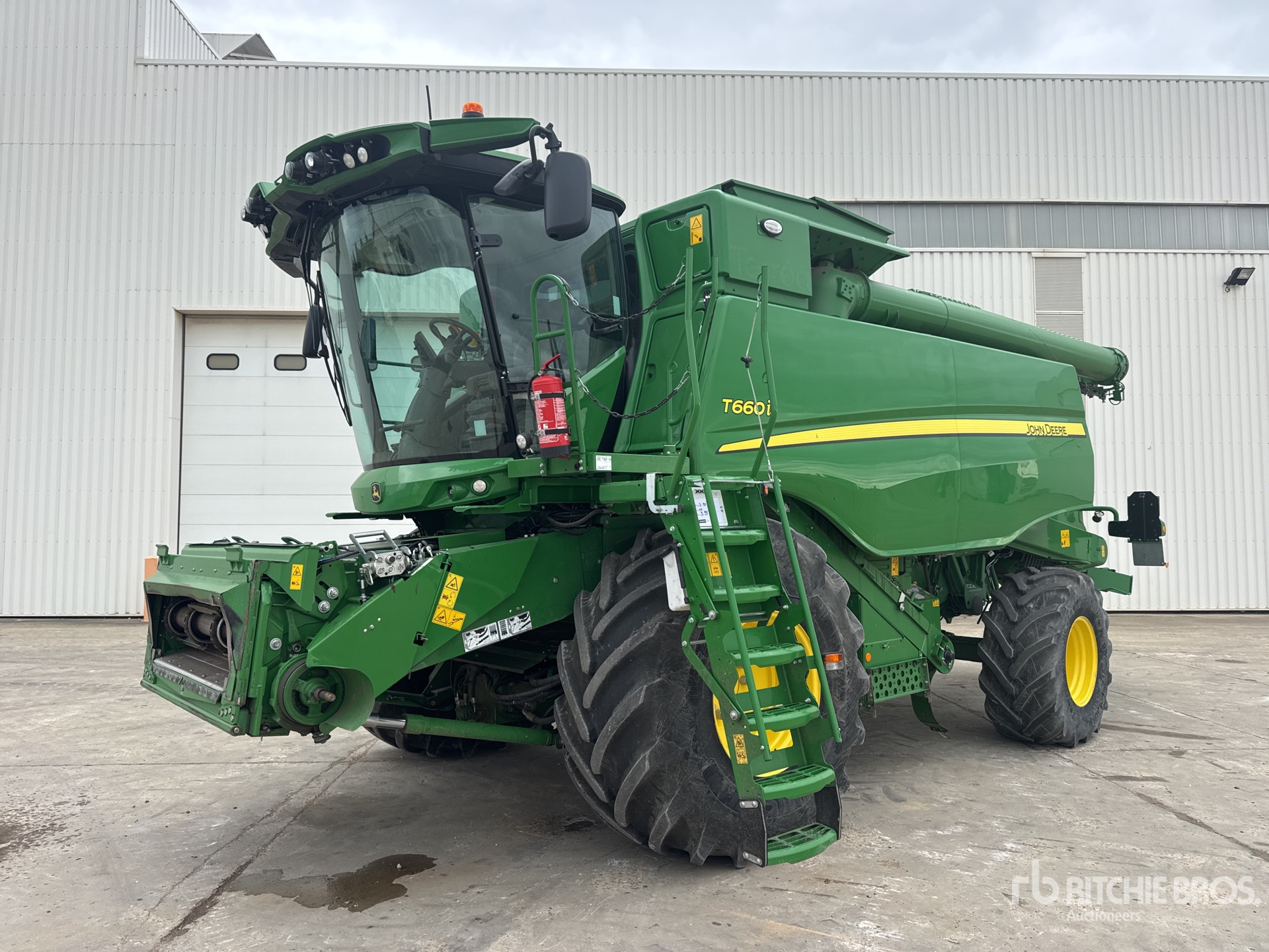 Photo of 2023 John Deere T660I