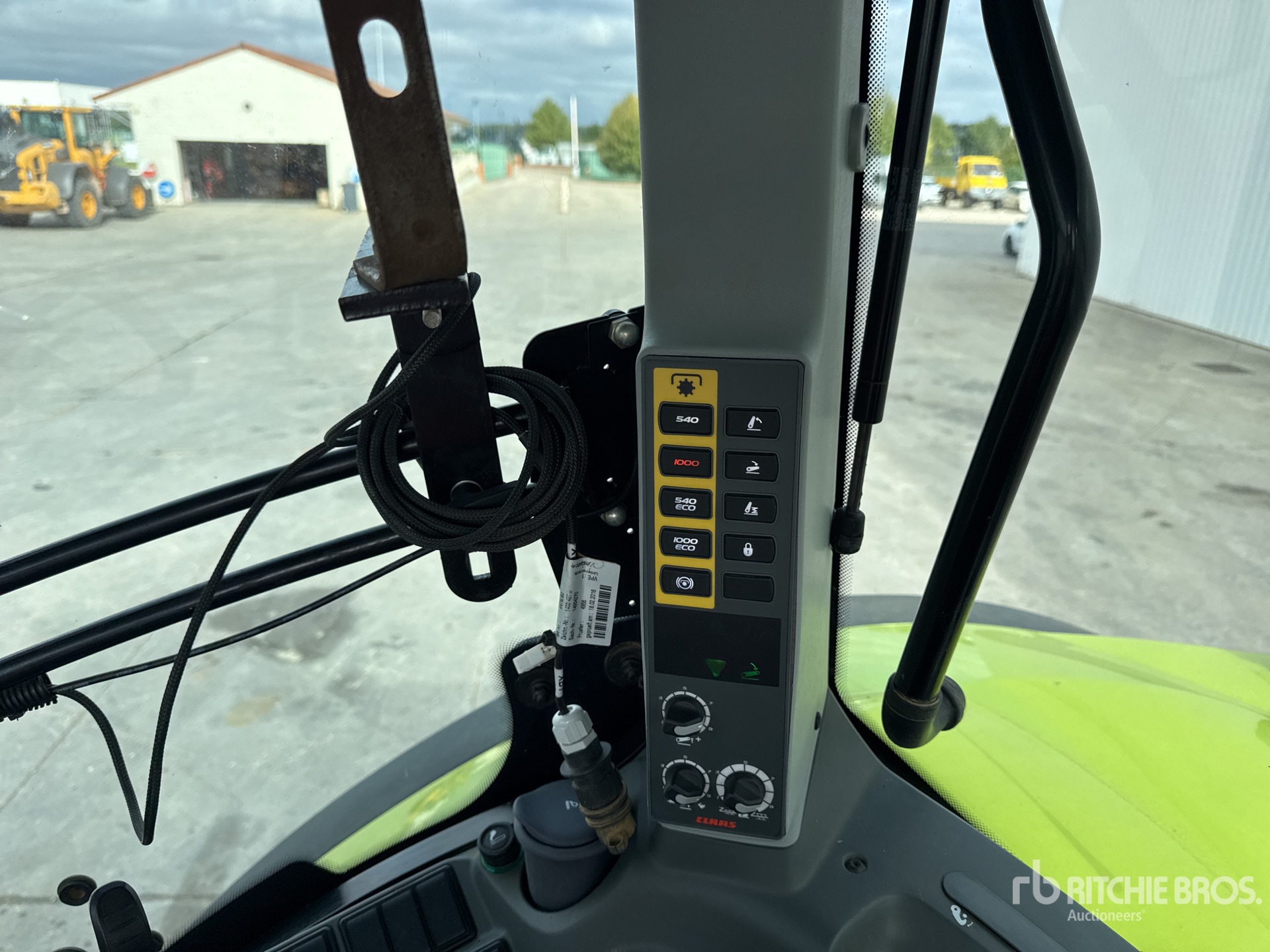 2017 Claas AXION 800