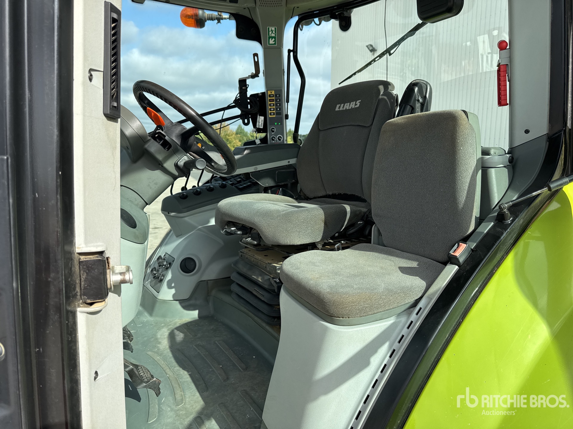2017 Claas AXION 800