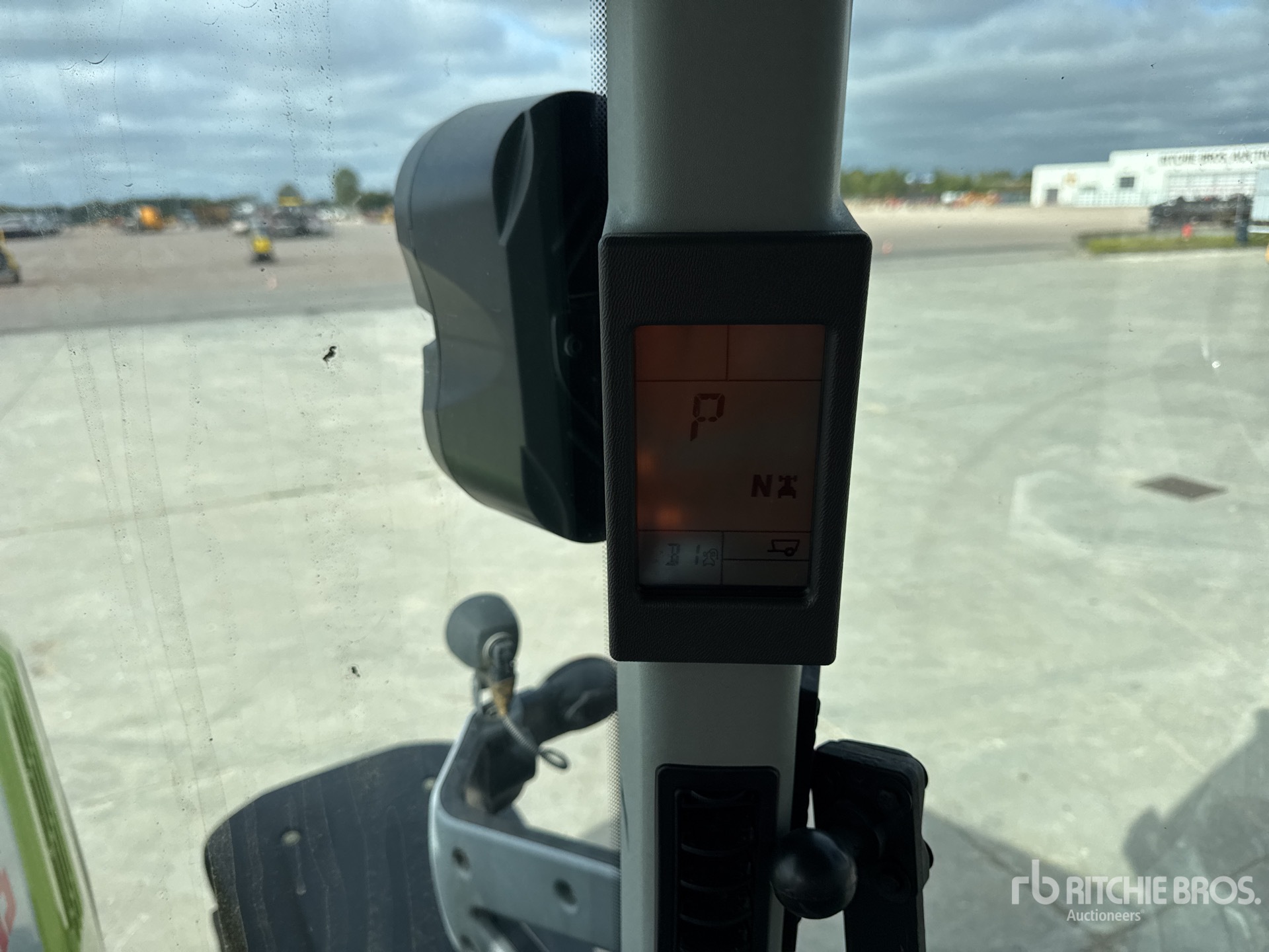 2017 Claas AXION 800