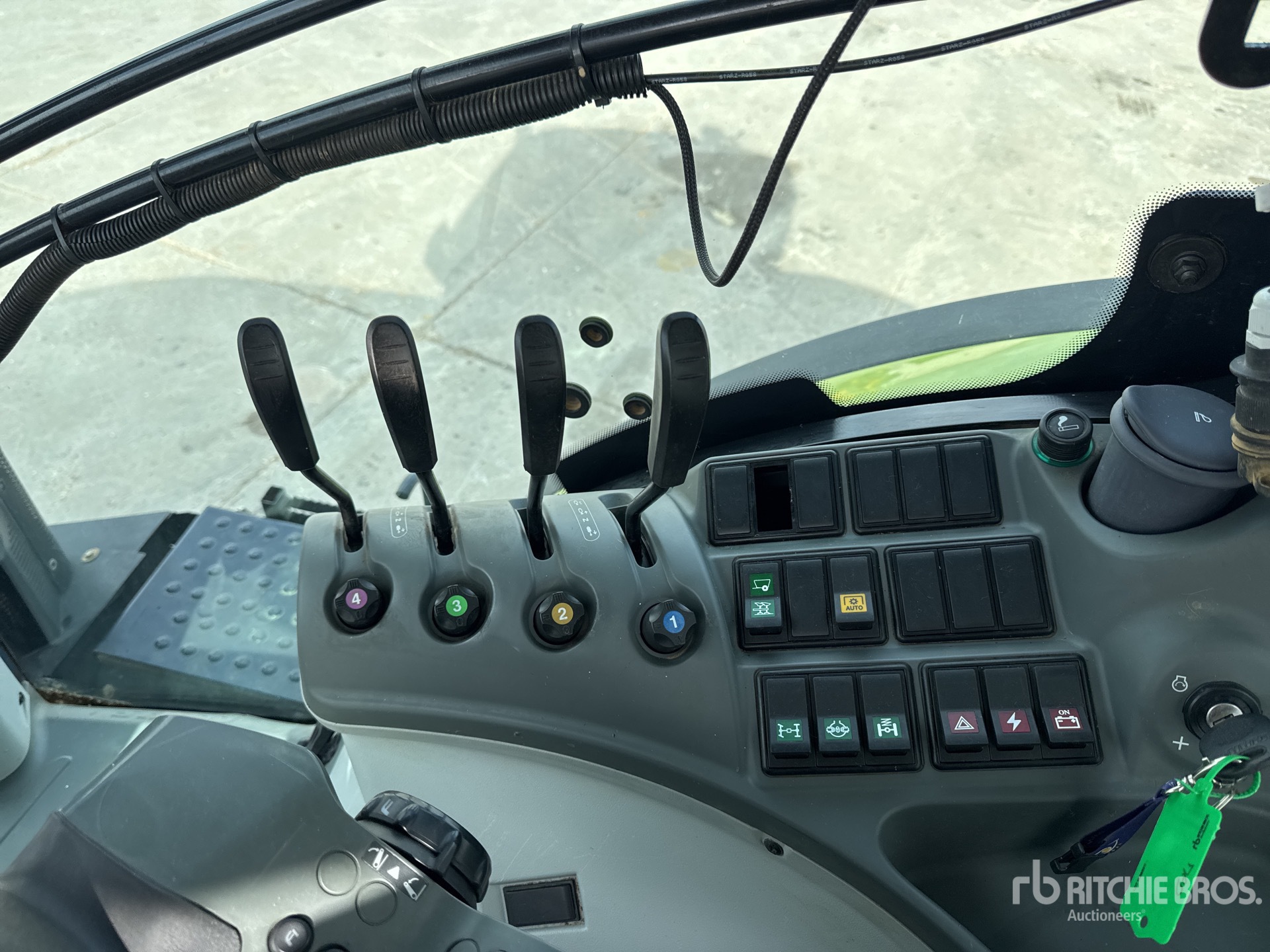 2017 Claas AXION 800