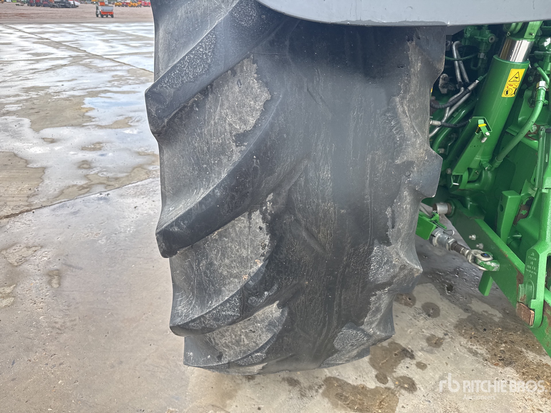 2021 John Deere 6215R