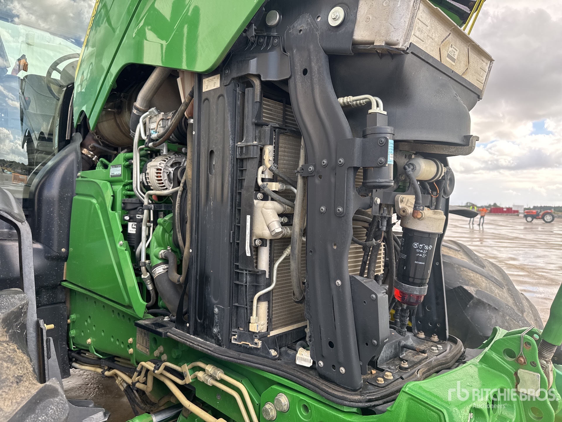 2021 John Deere 6215R