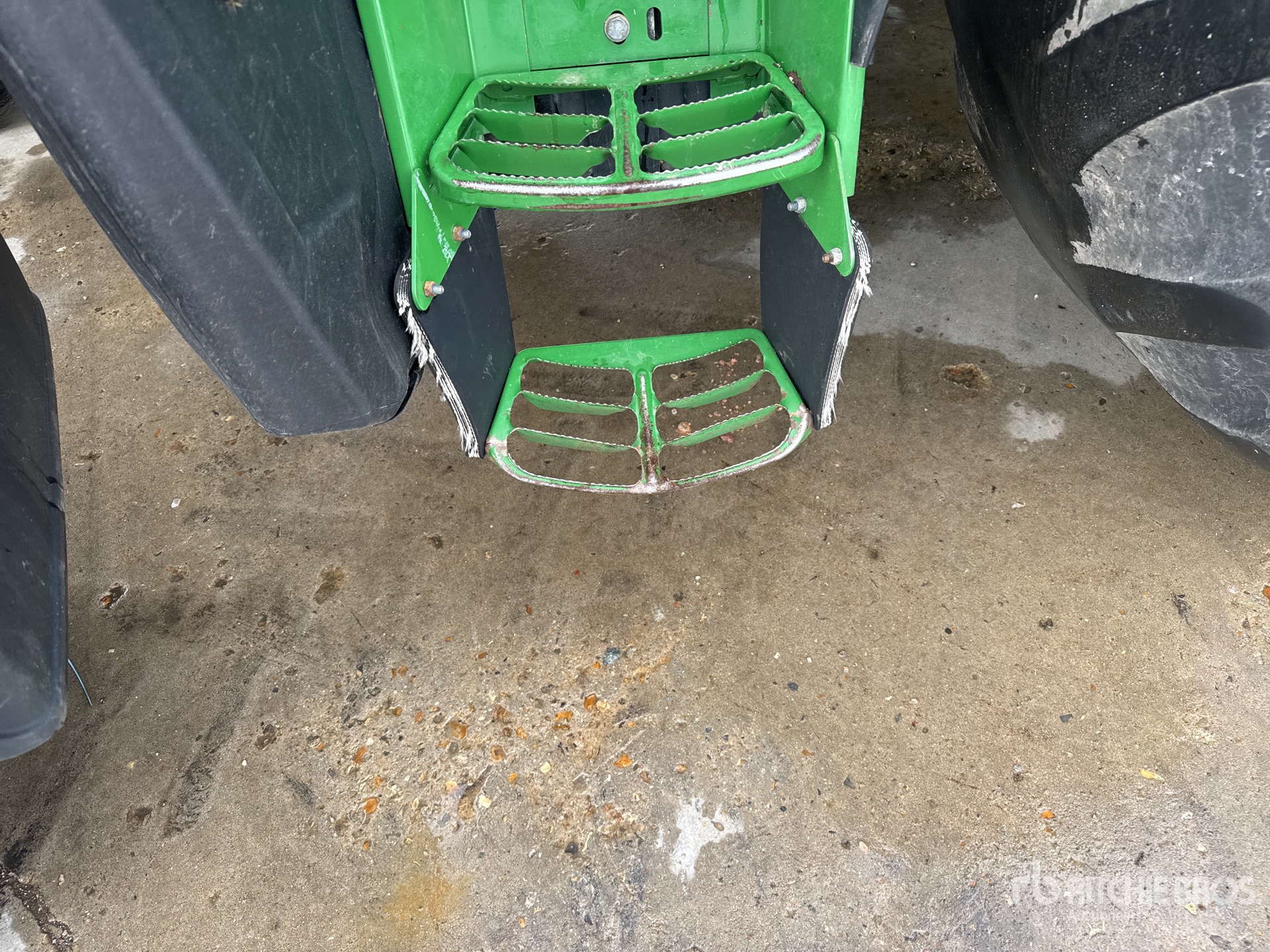 2021 John Deere 6215R
