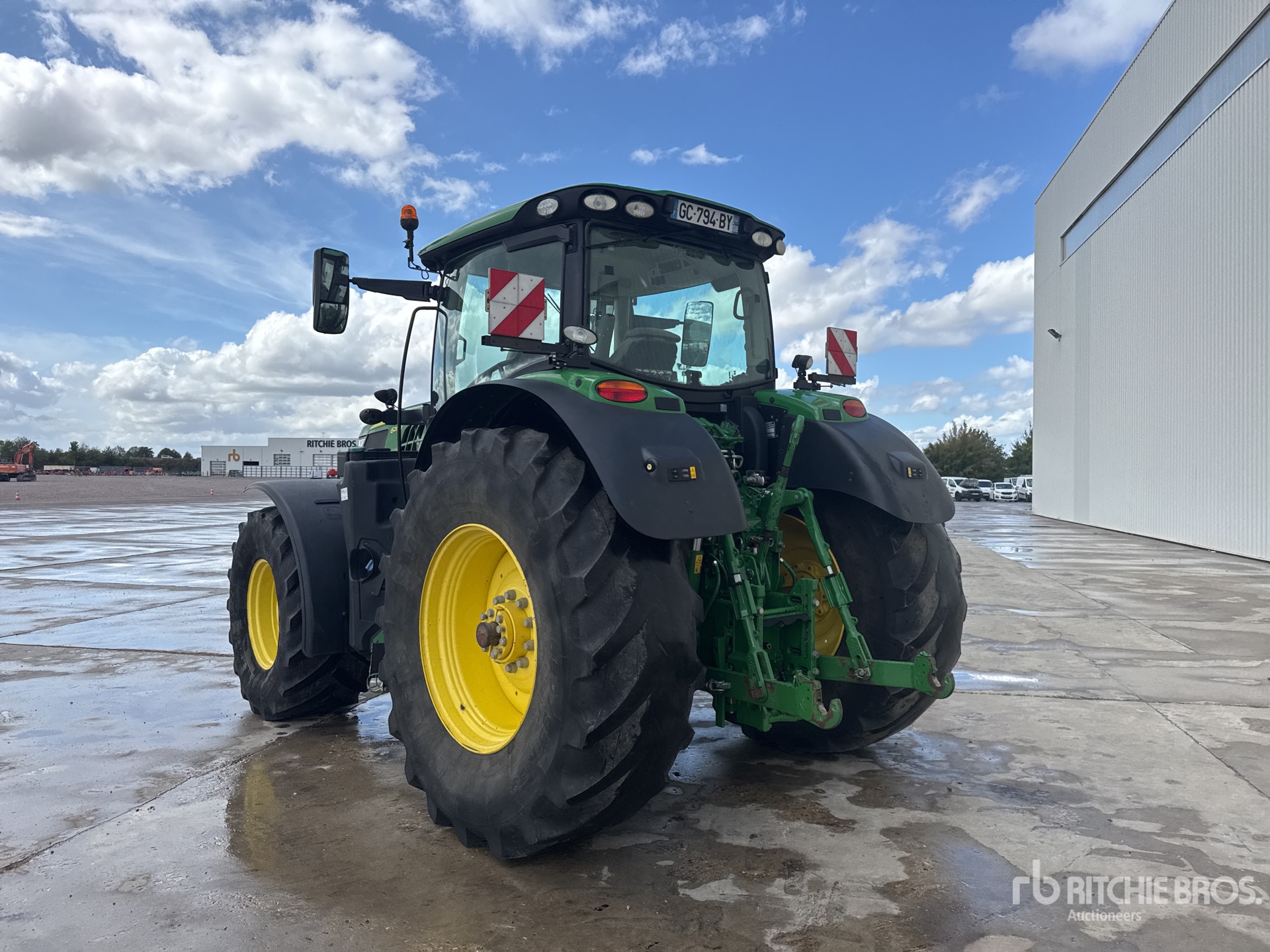 2021 John Deere 6215R