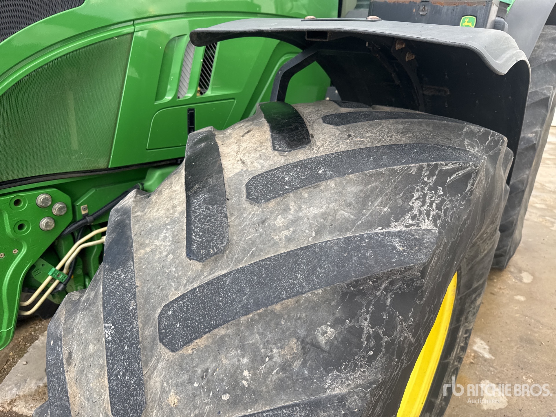 2021 John Deere 6215R