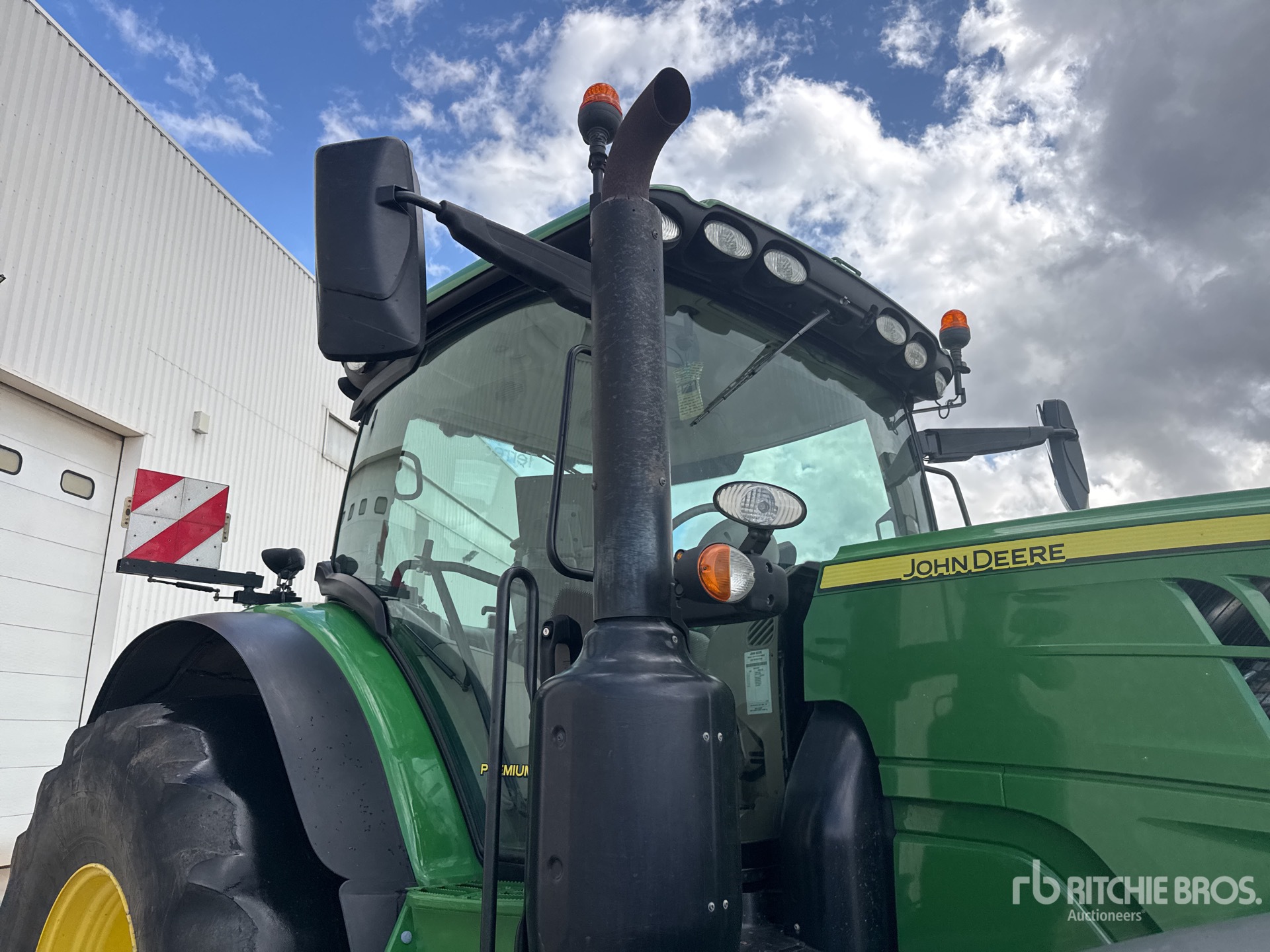 2021 John Deere 6215R