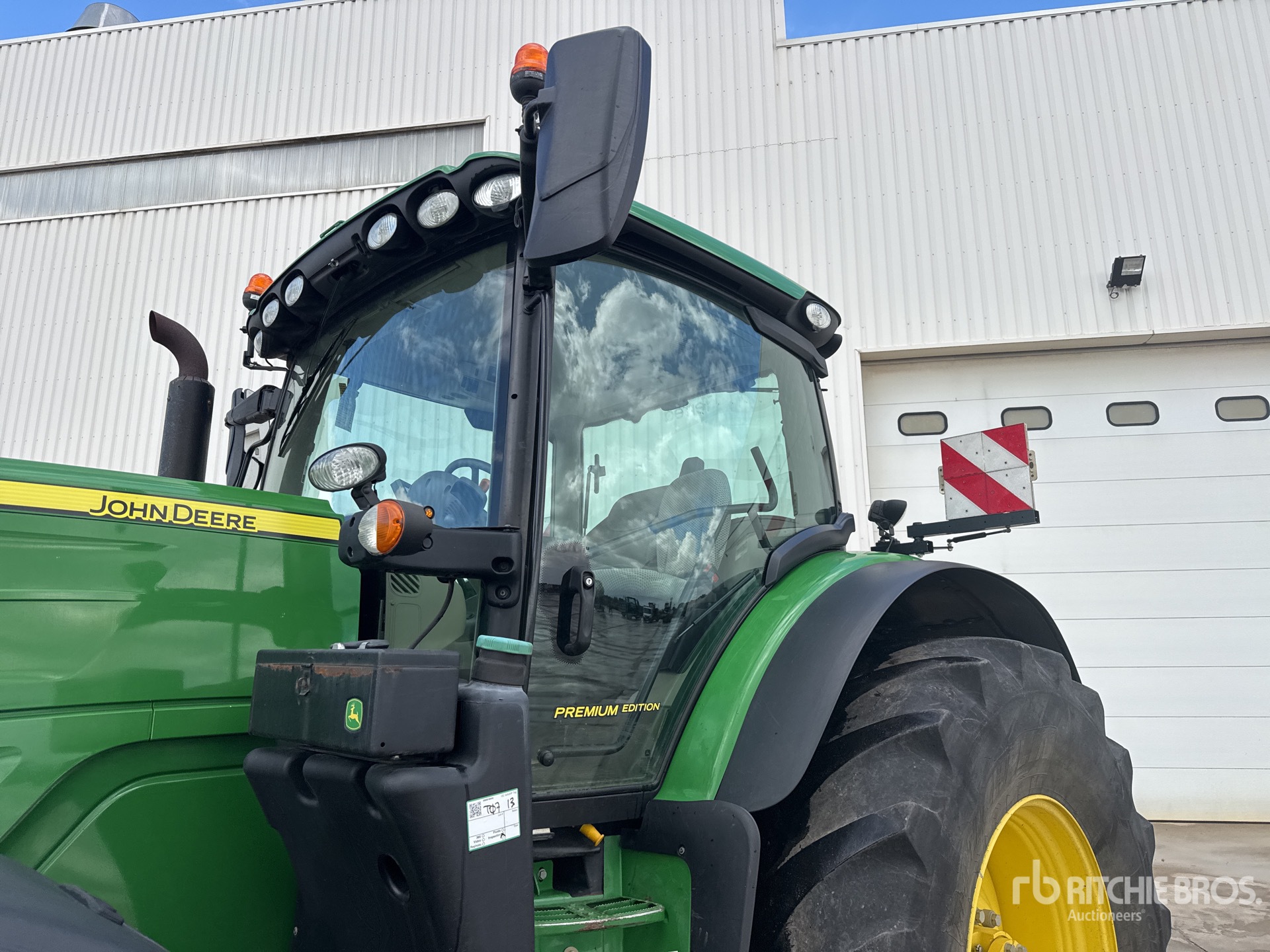 2021 John Deere 6215R