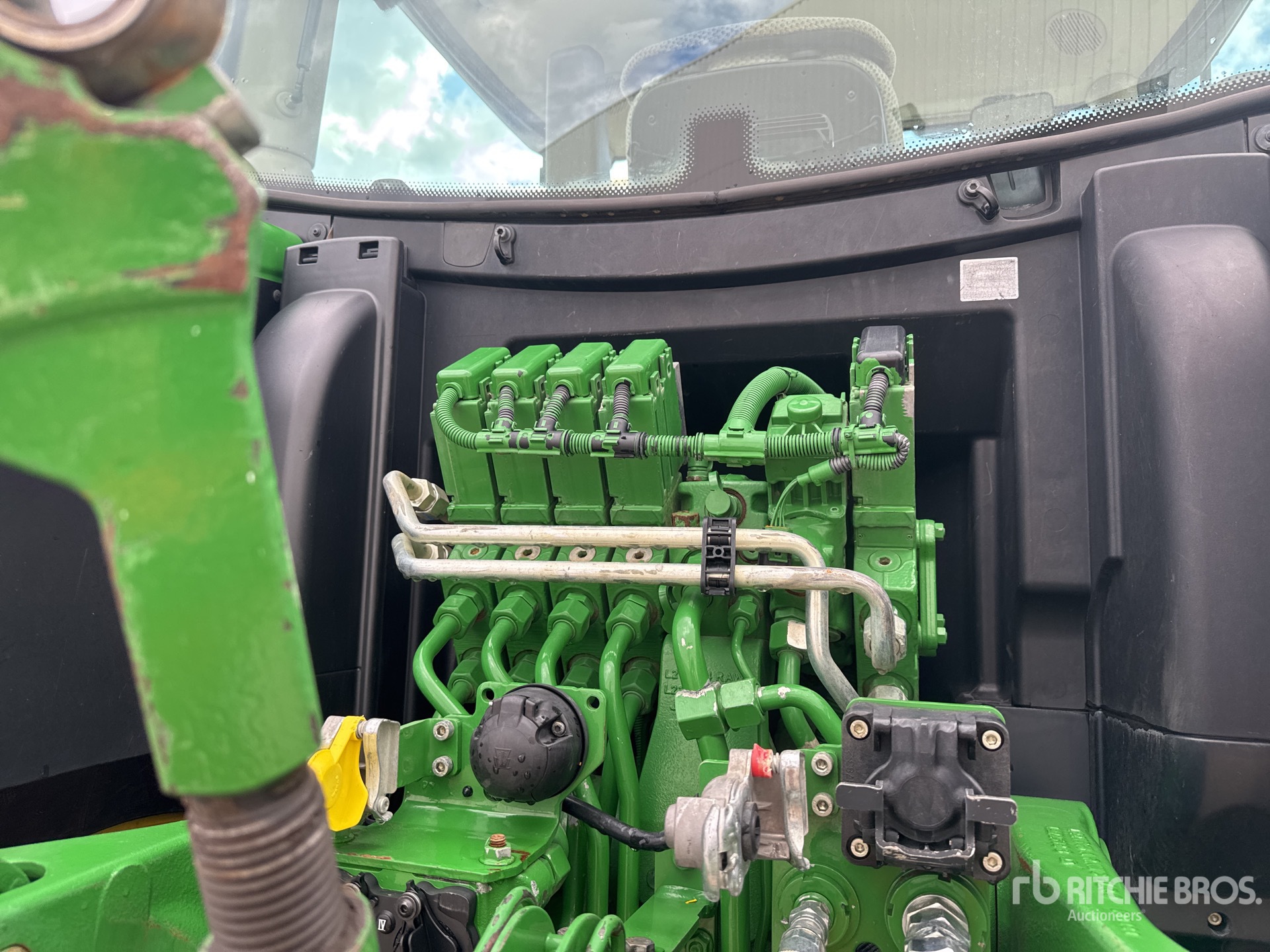 2021 John Deere 6215R
