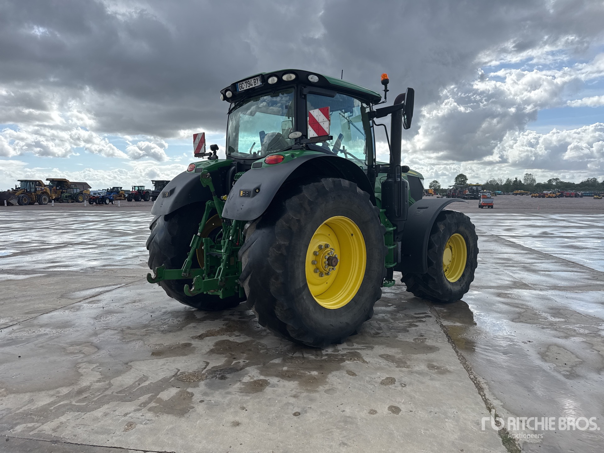 2021 John Deere 6215R