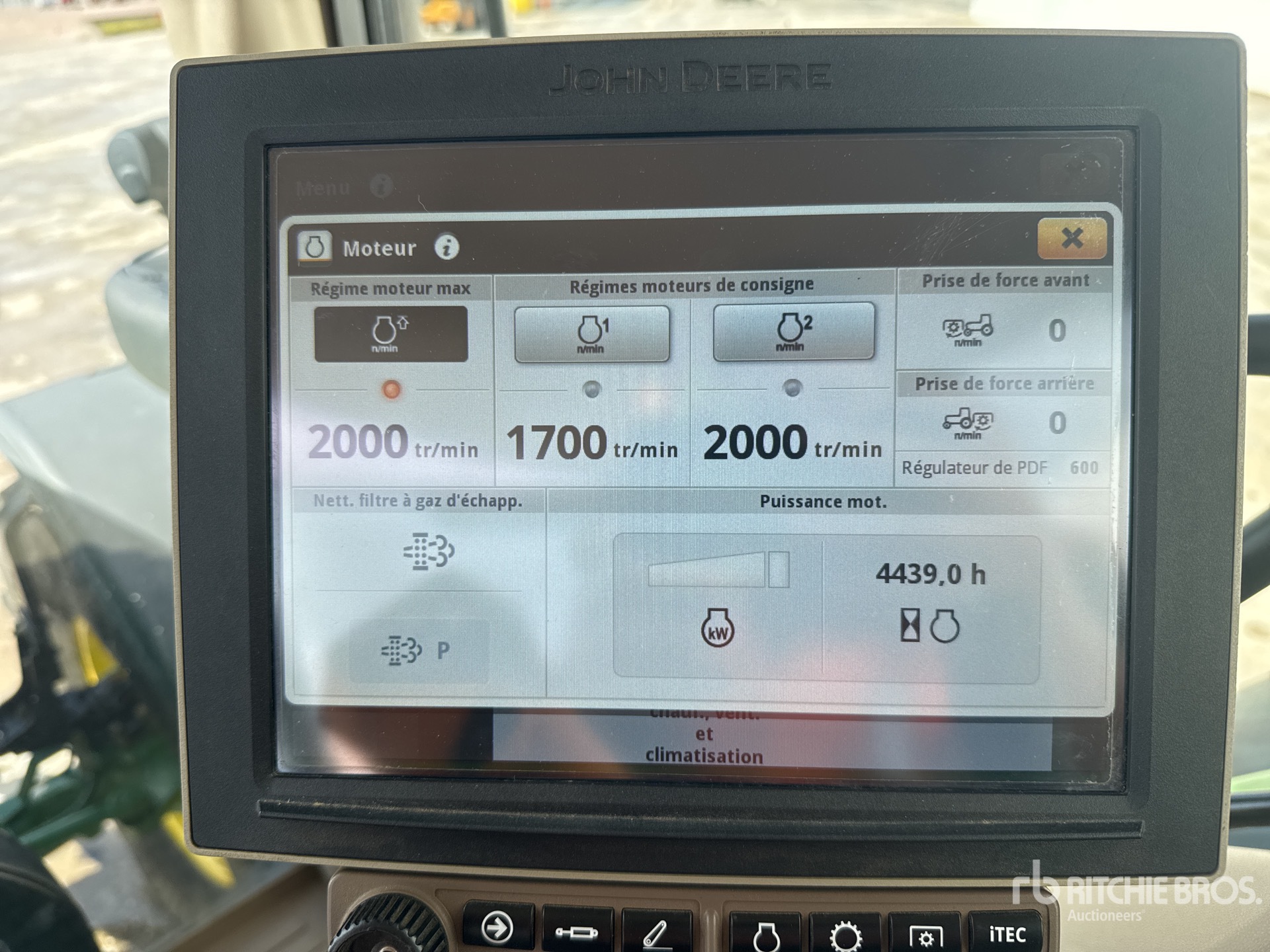 2021 John Deere 6215R