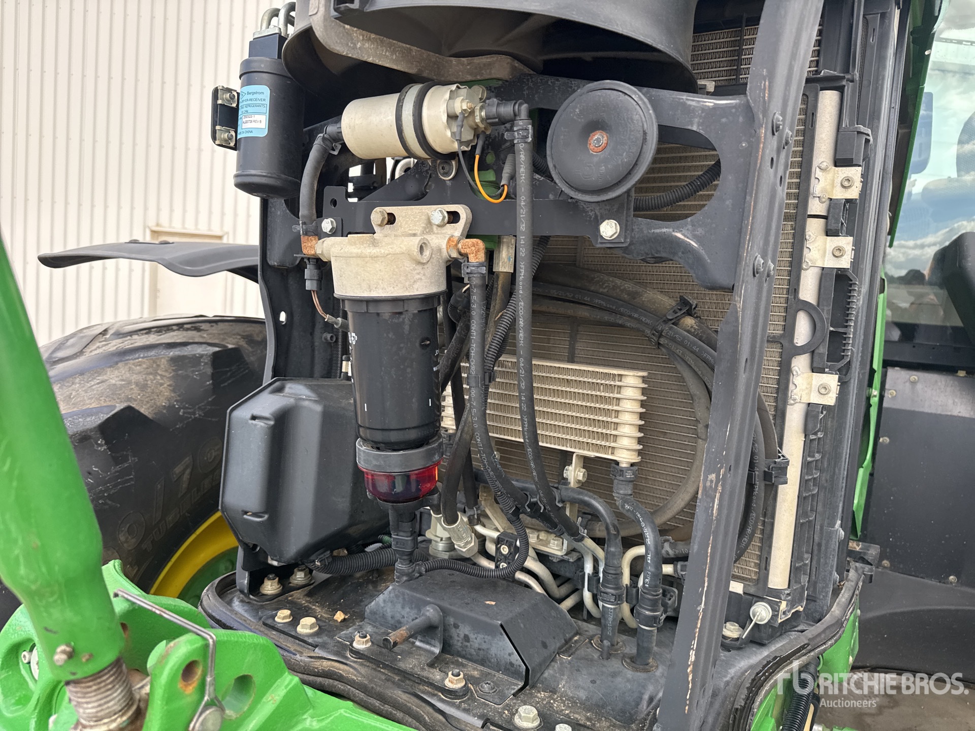 2021 John Deere 6215R