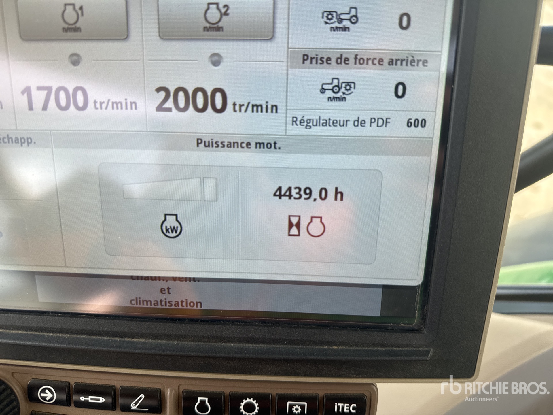 2021 John Deere 6215R