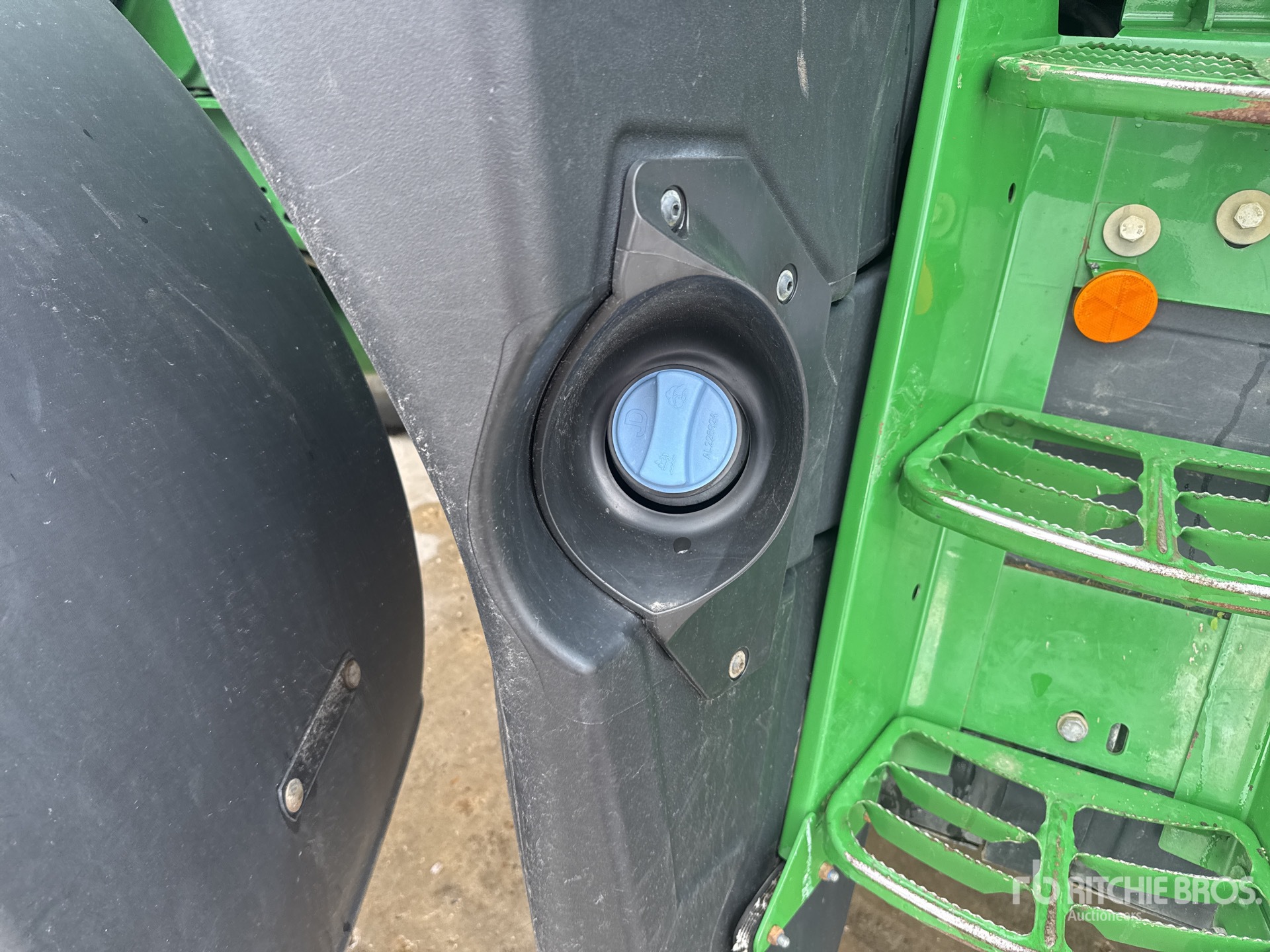 2021 John Deere 6215R