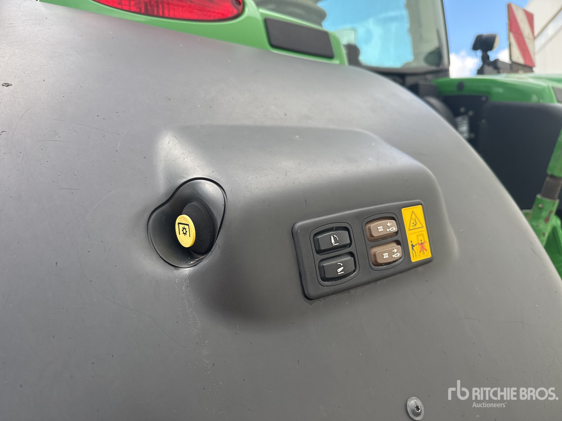 2021 John Deere 6215R