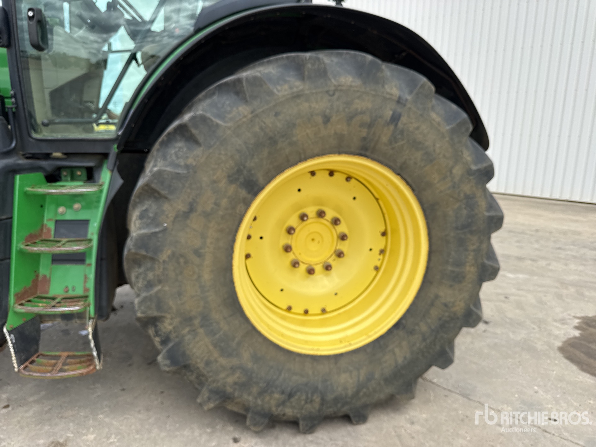 2015 John Deere 6215R AUTO POWE
