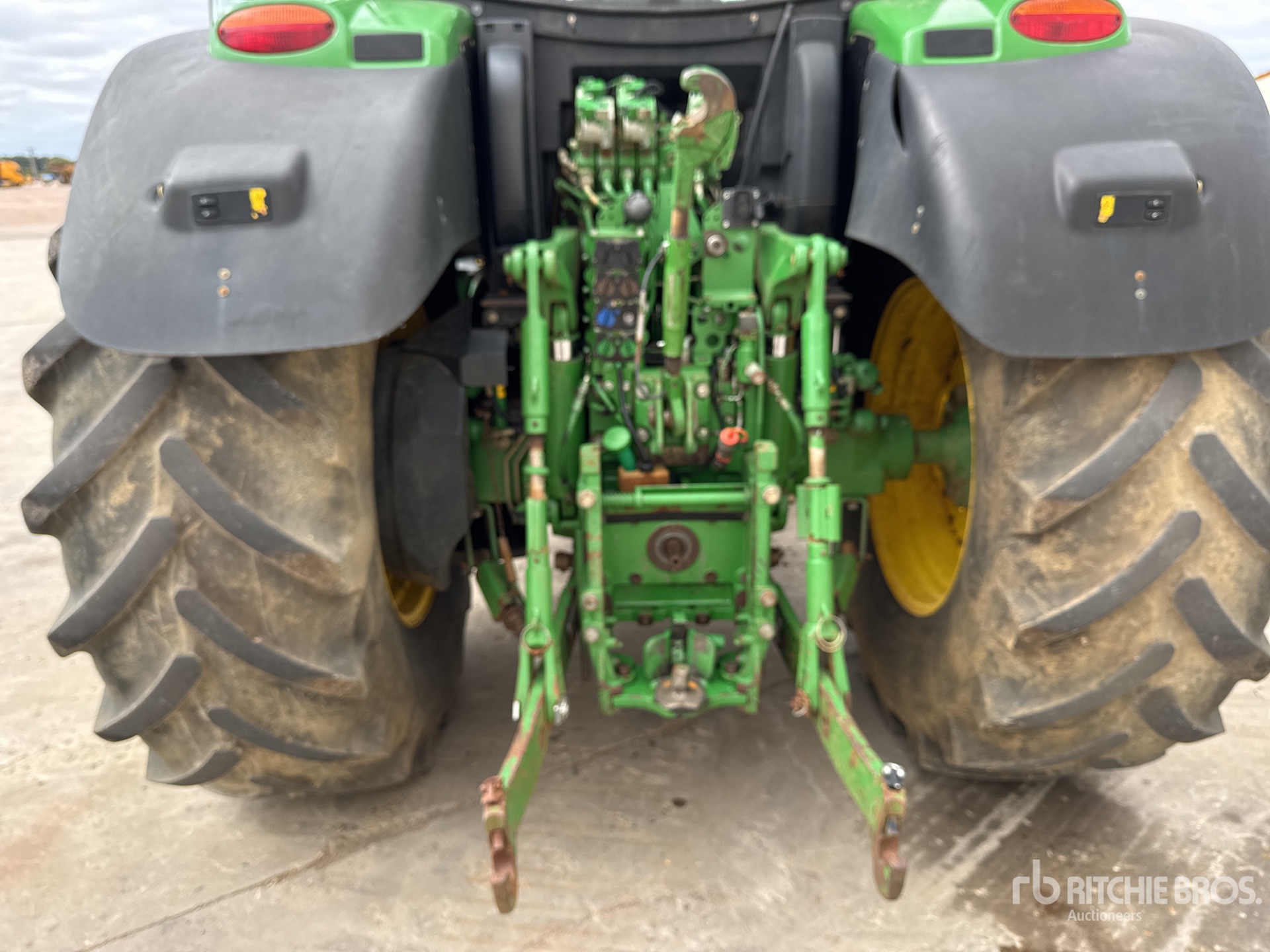 2015 John Deere 6215R AUTO POWE