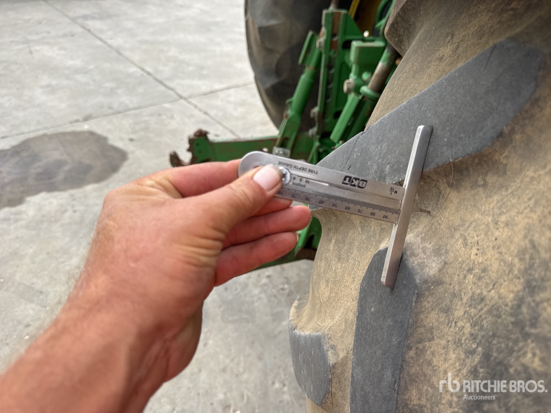 2015 John Deere 6215R AUTO POWE
