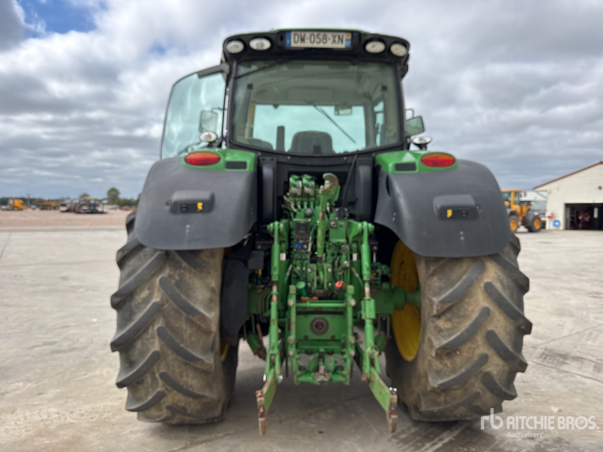 2015 John Deere 6215R AUTO POWE