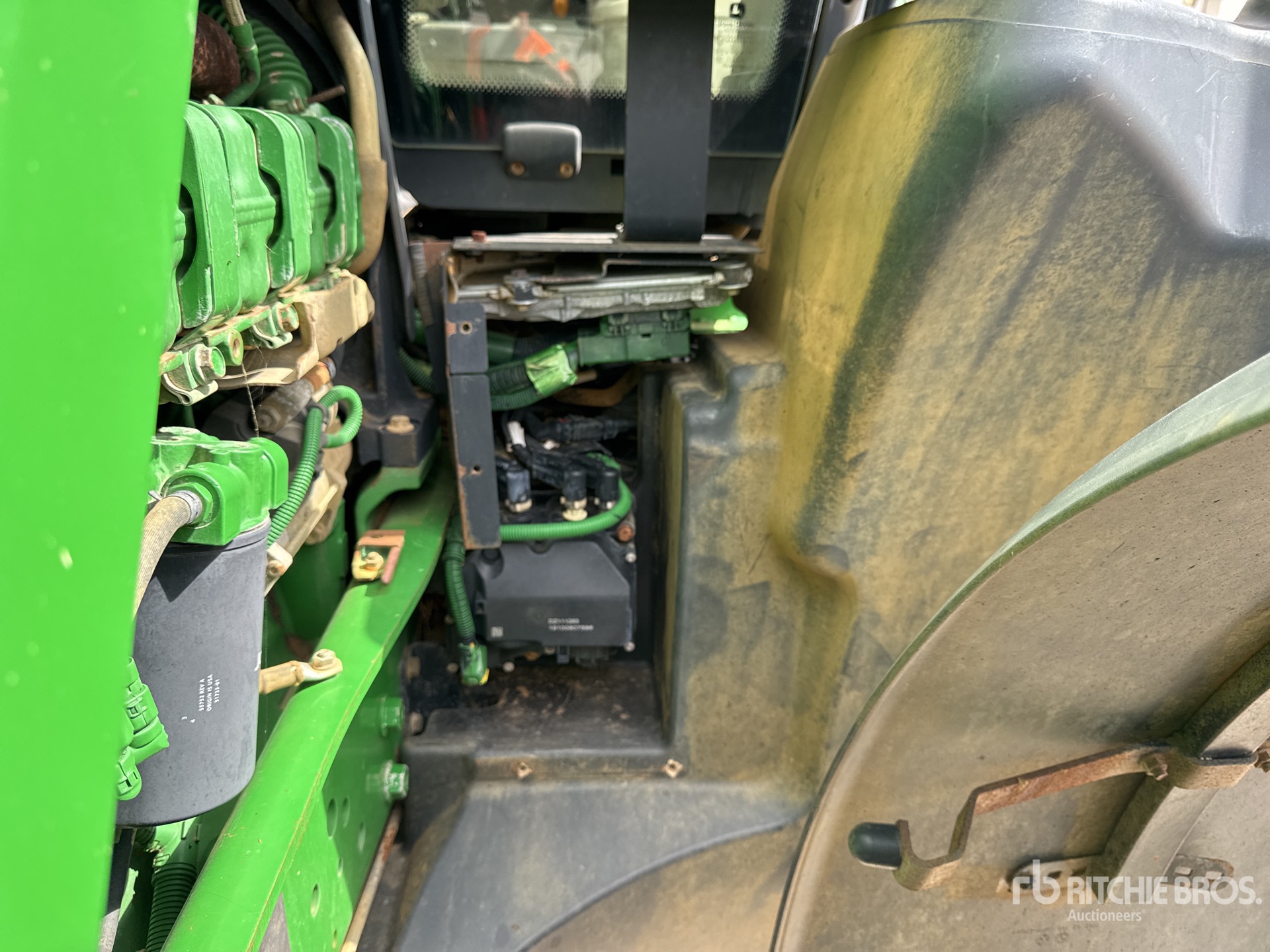 2015 John Deere 6215R AUTO POWE
