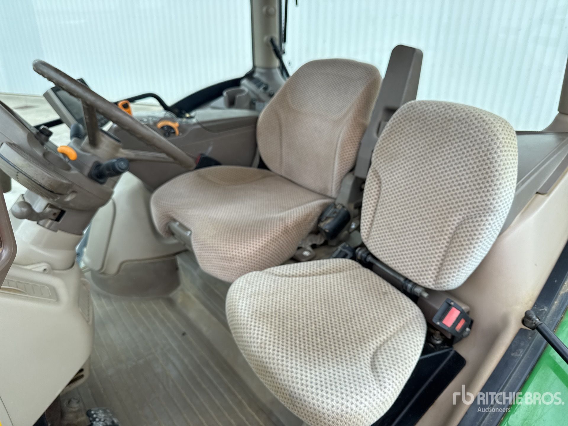 2015 John Deere 6215R AUTO POWE