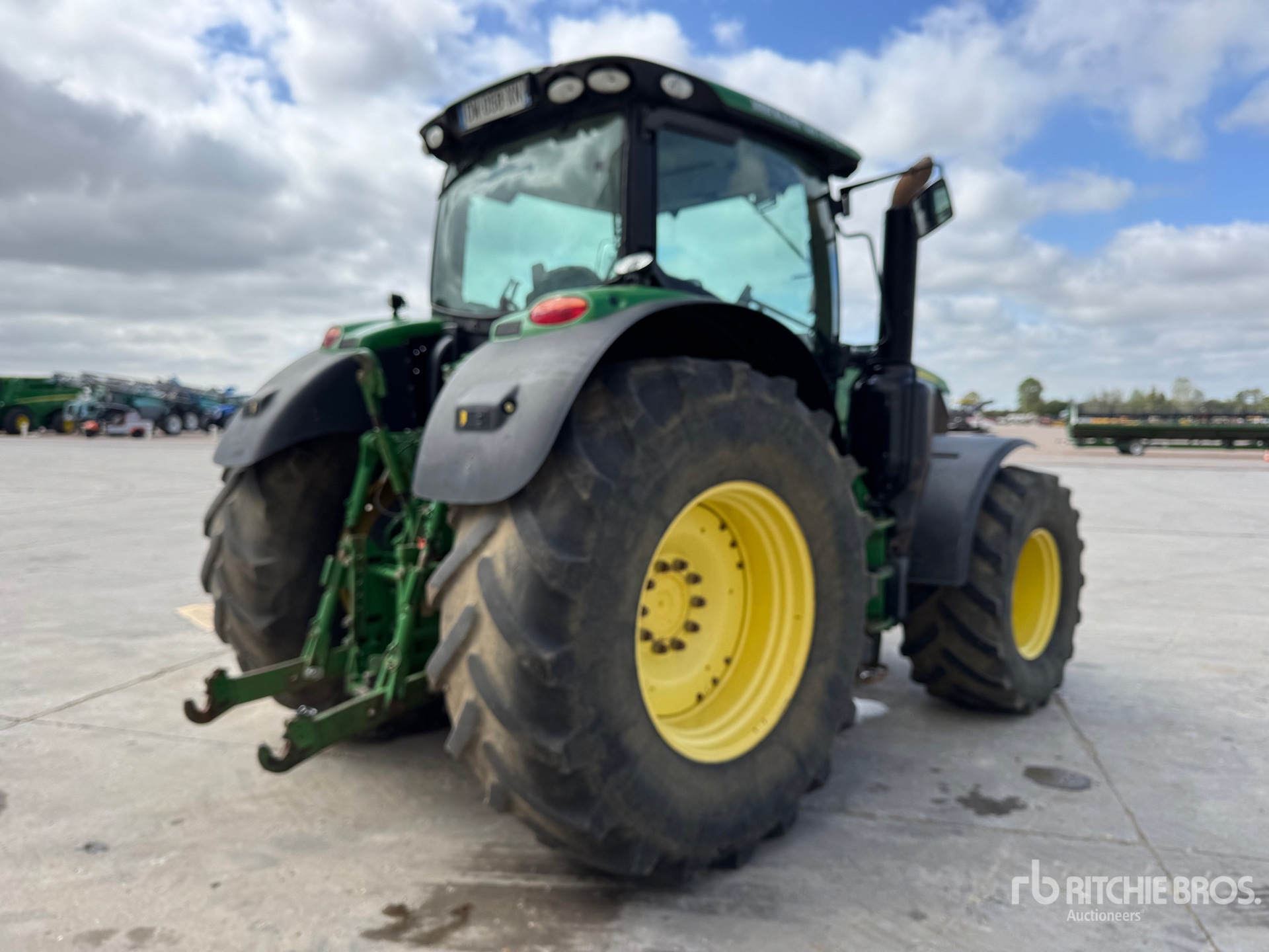2015 John Deere 6215R AUTO POWE