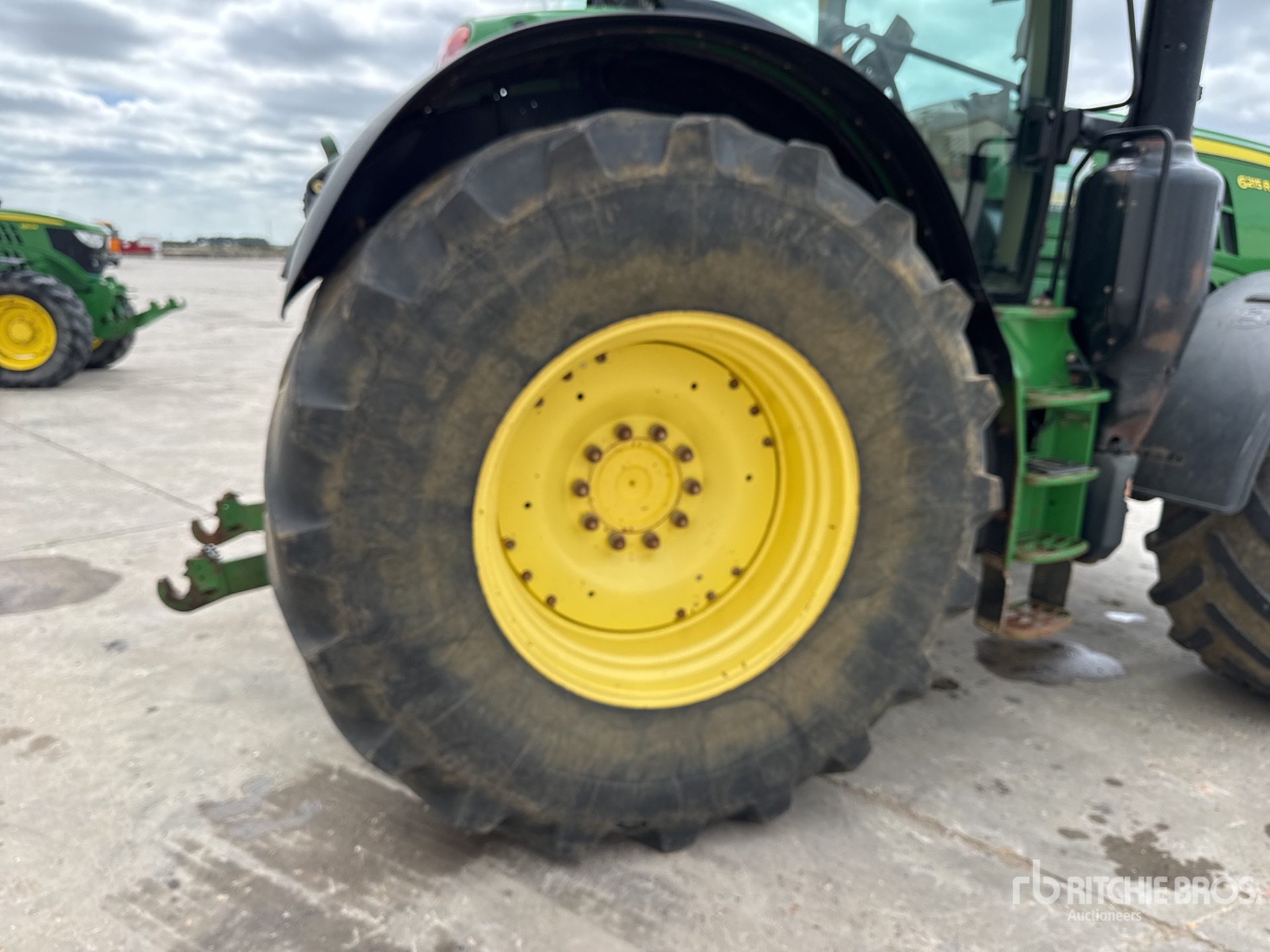 2015 John Deere 6215R AUTO POWE