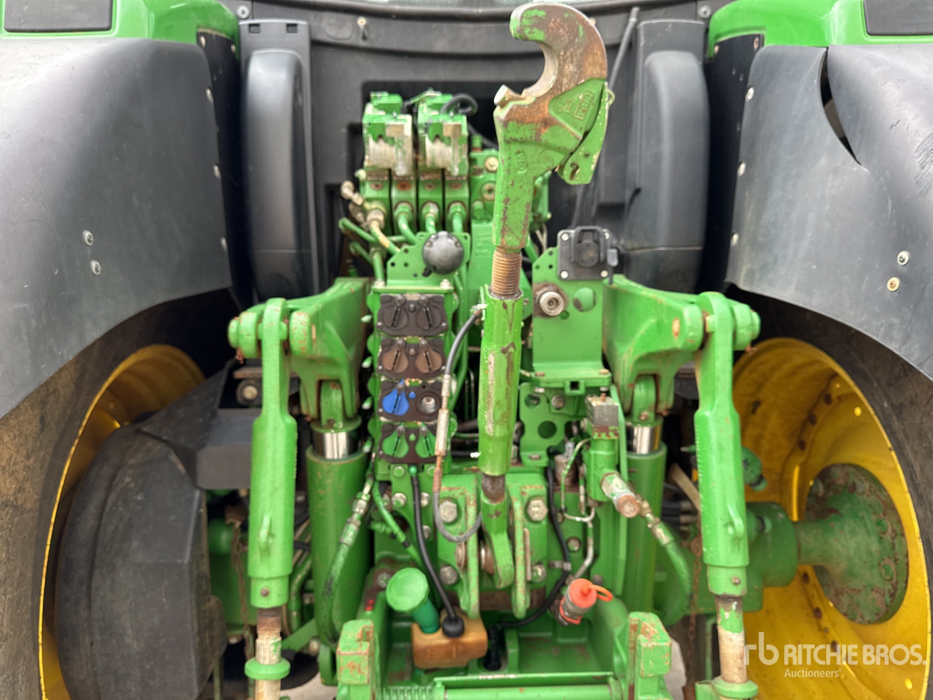 2015 John Deere 6215R AUTO POWE