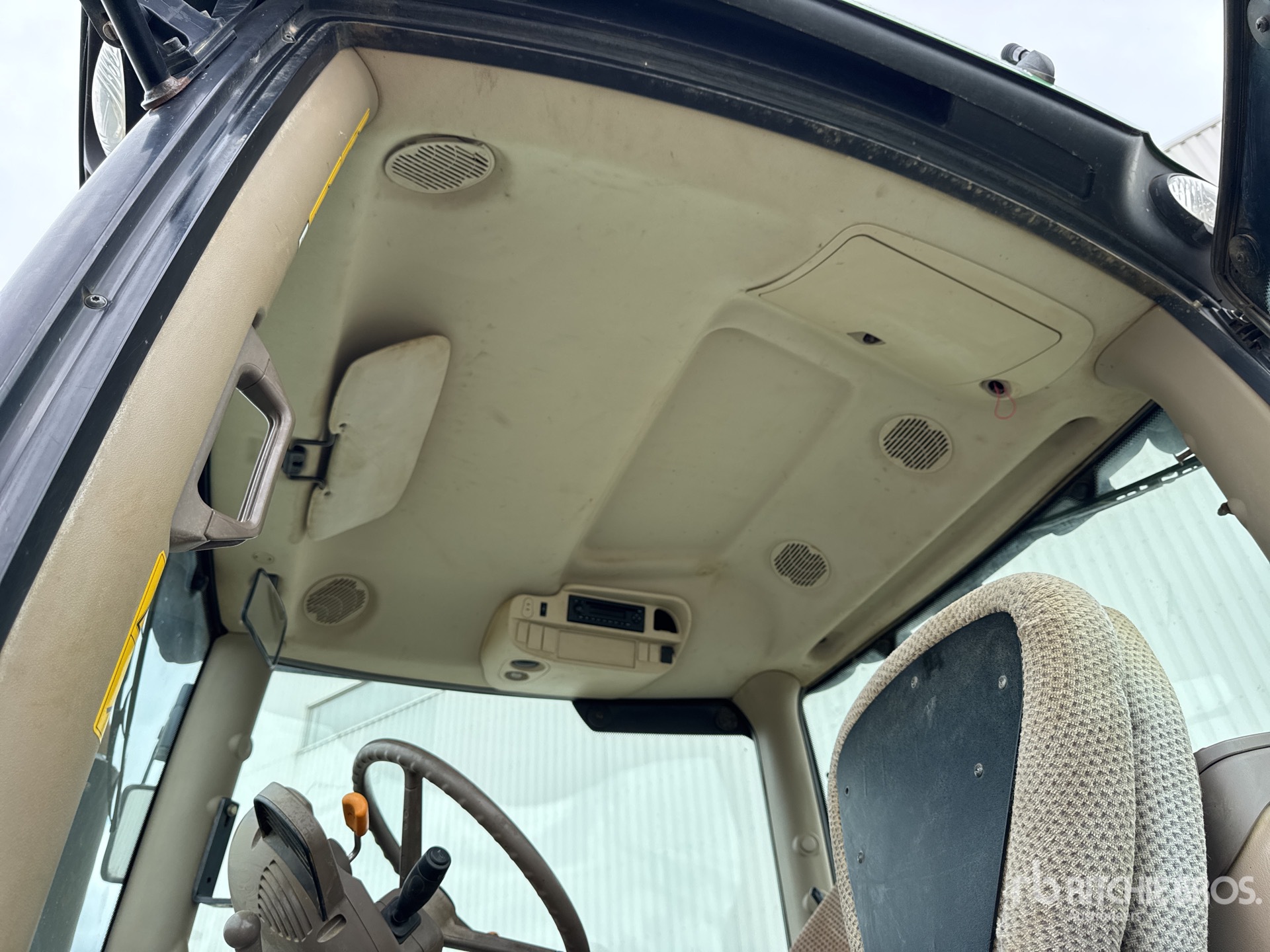 2015 John Deere 6215R AUTO POWE