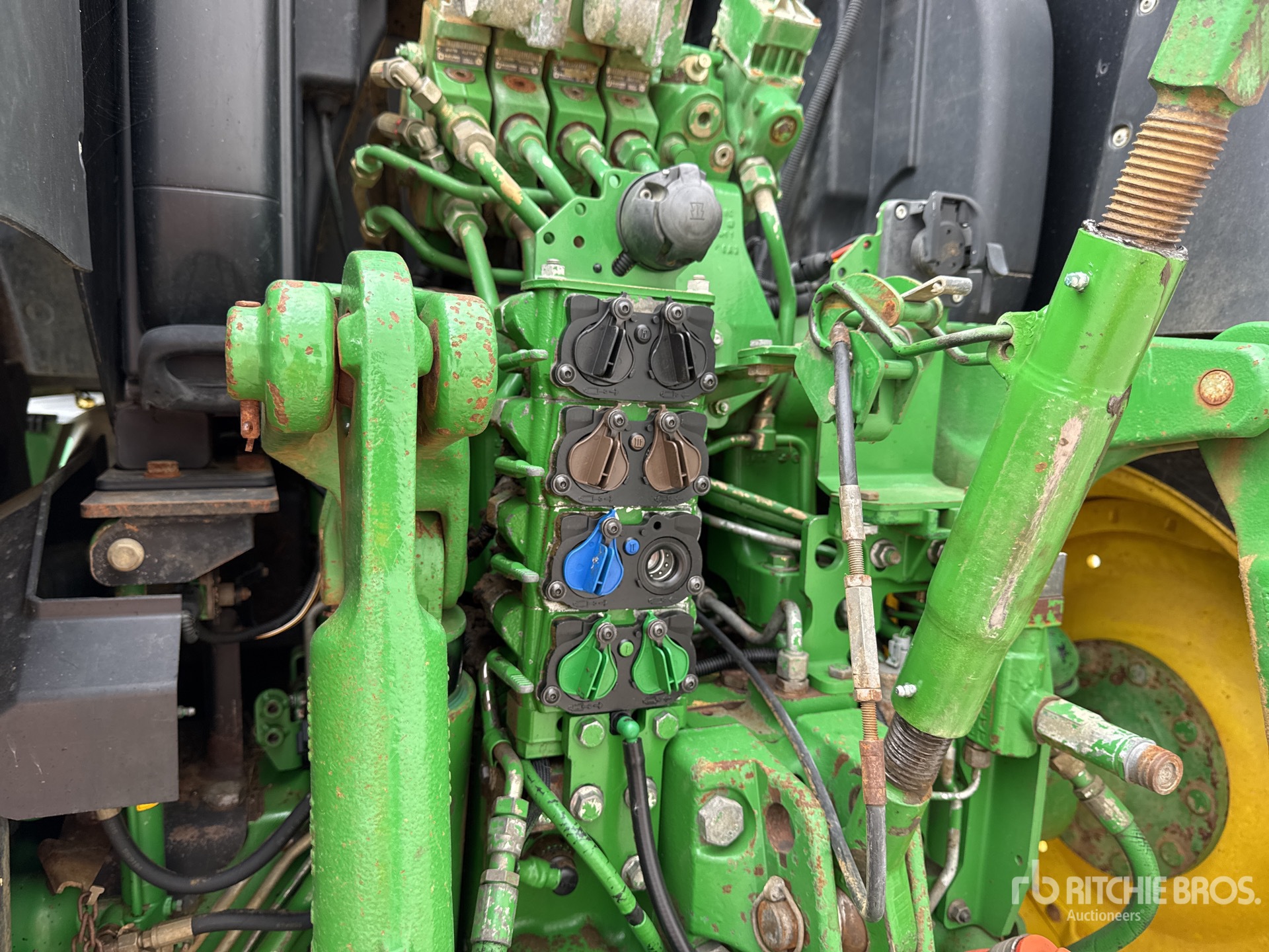 2015 John Deere 6215R AUTO POWE