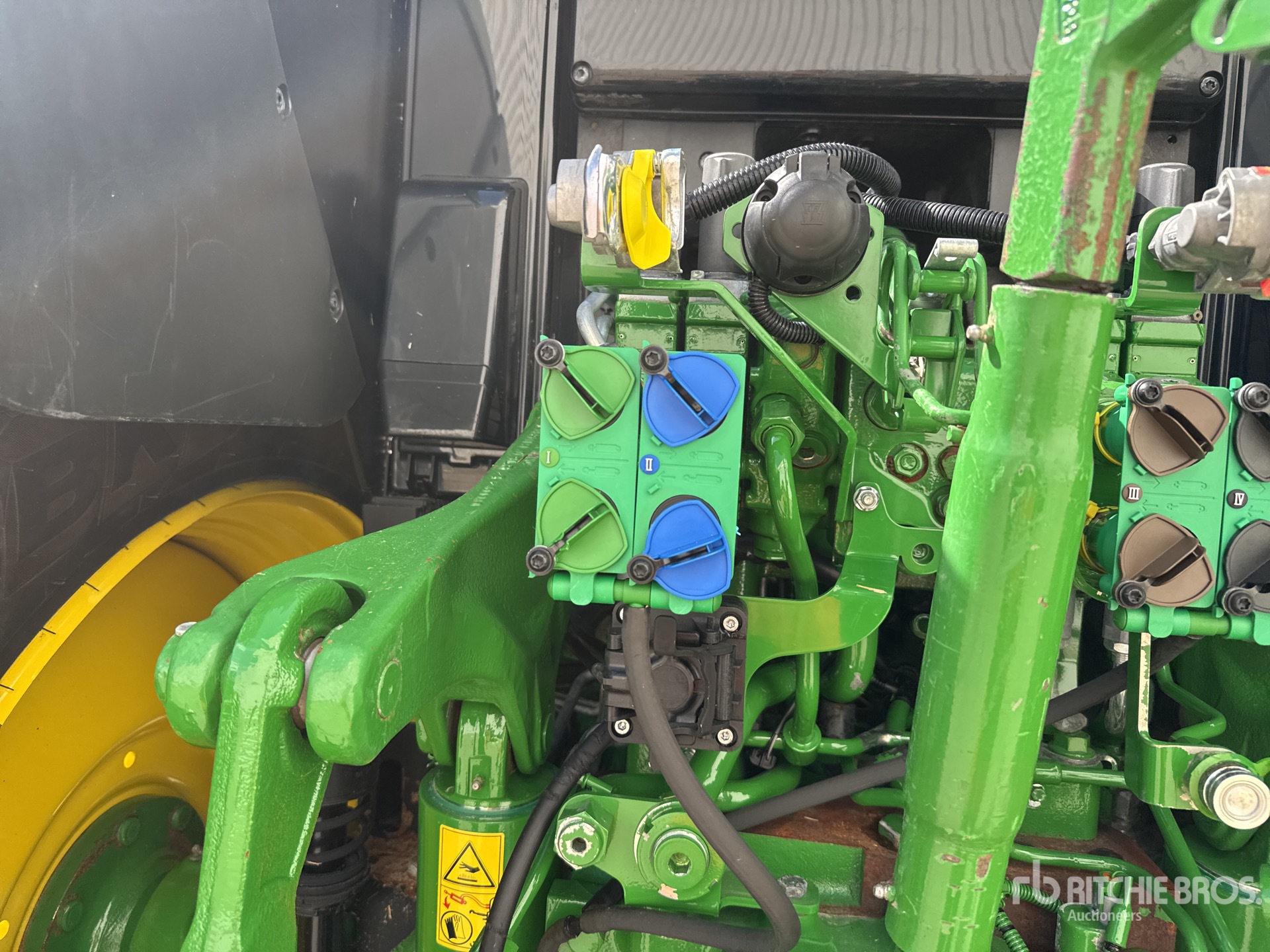2024 John Deere 6195M