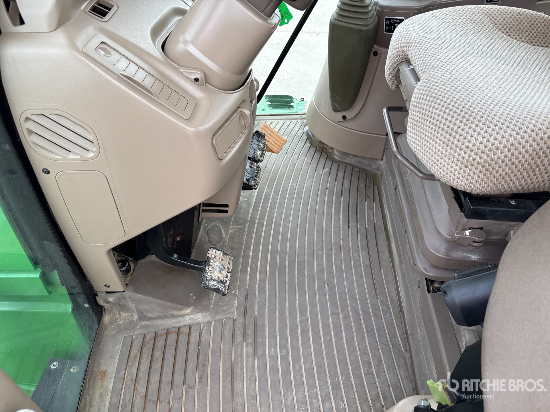 2021 John Deere 6195M COMMAND Q