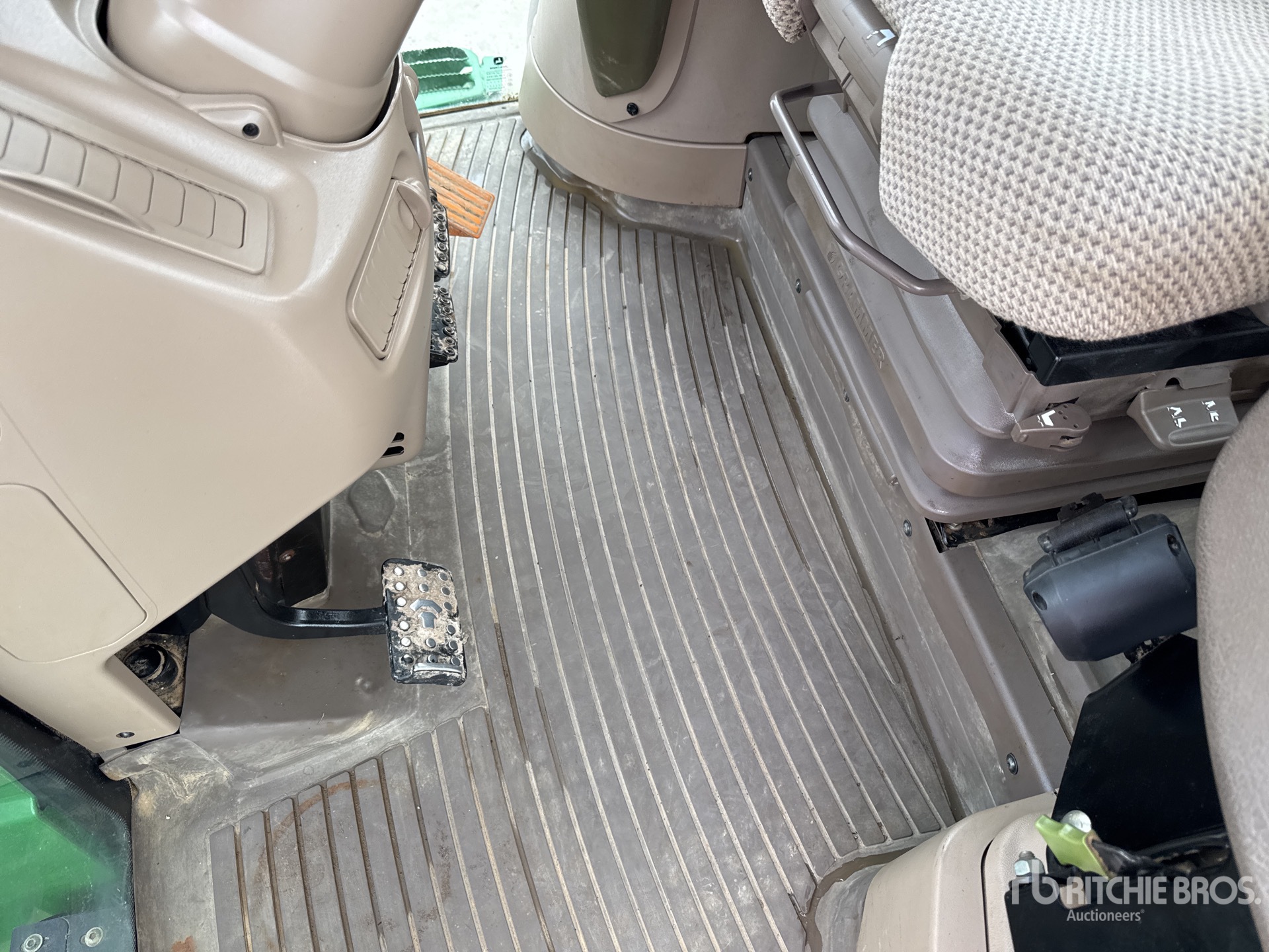 2021 John Deere 6195M COMMAND Q
