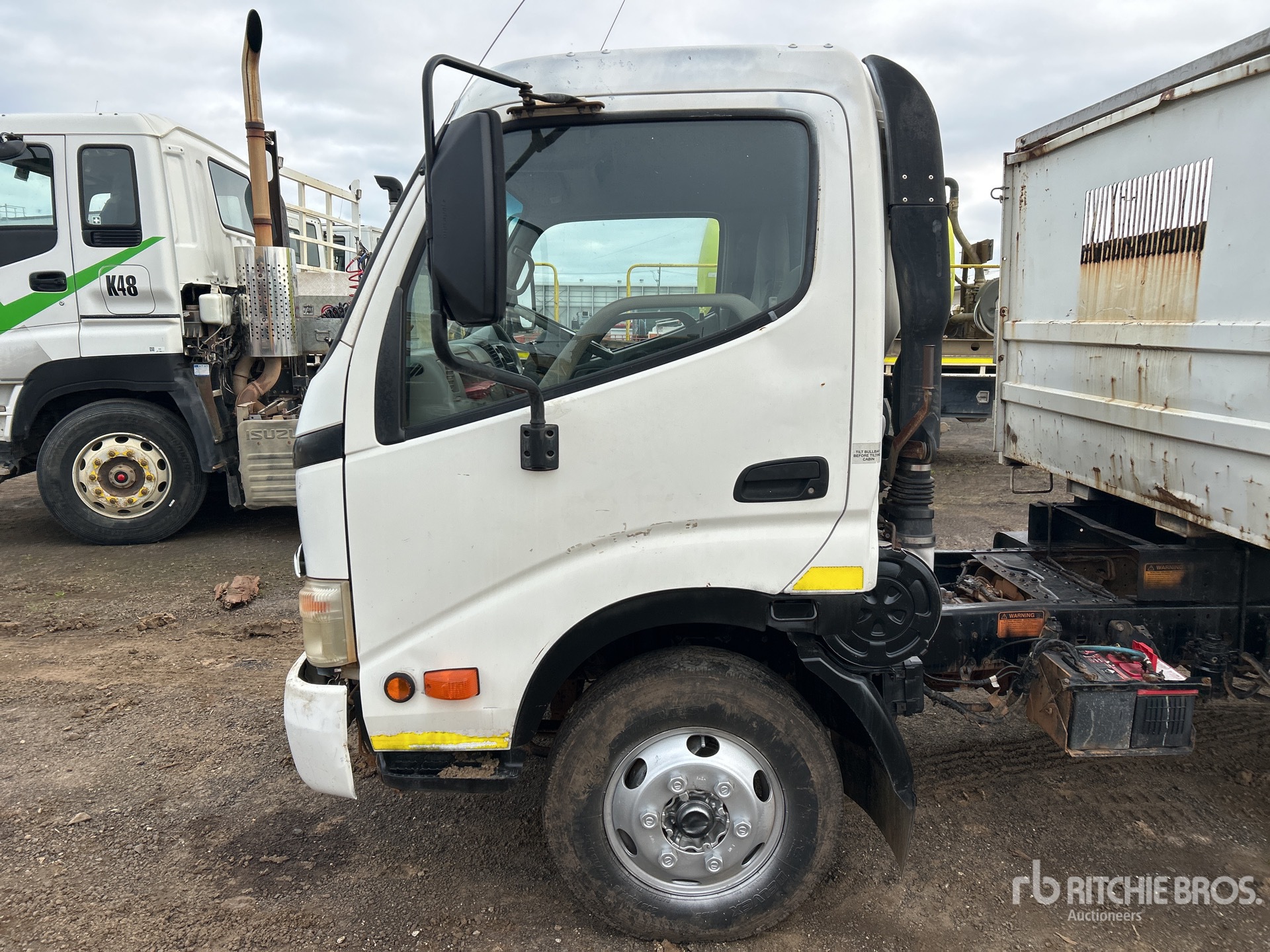 2007 Hino 300