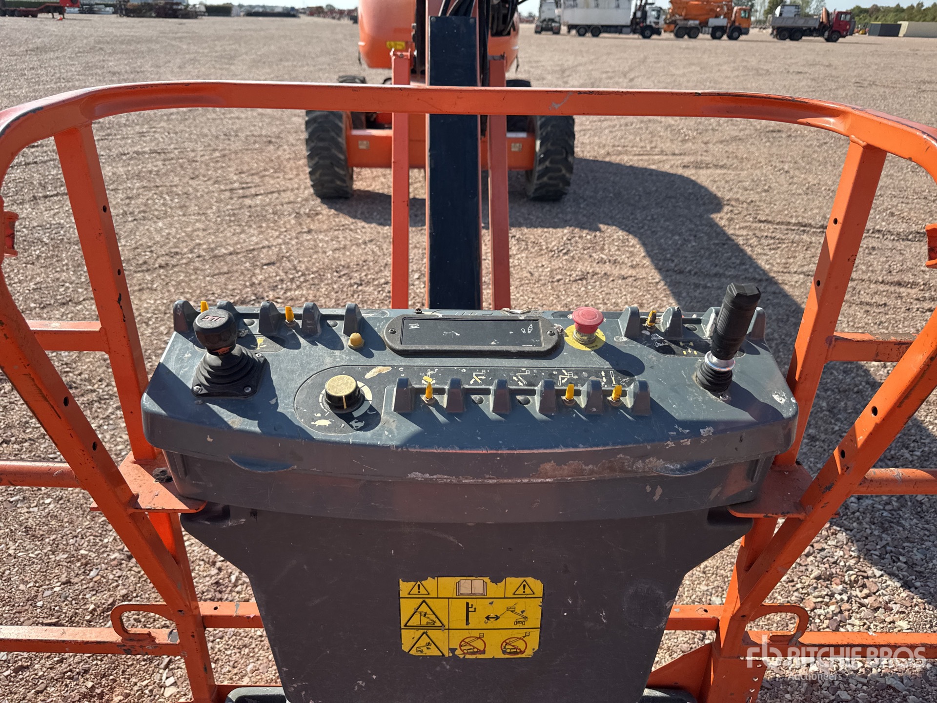 2016 JLG 660SJ