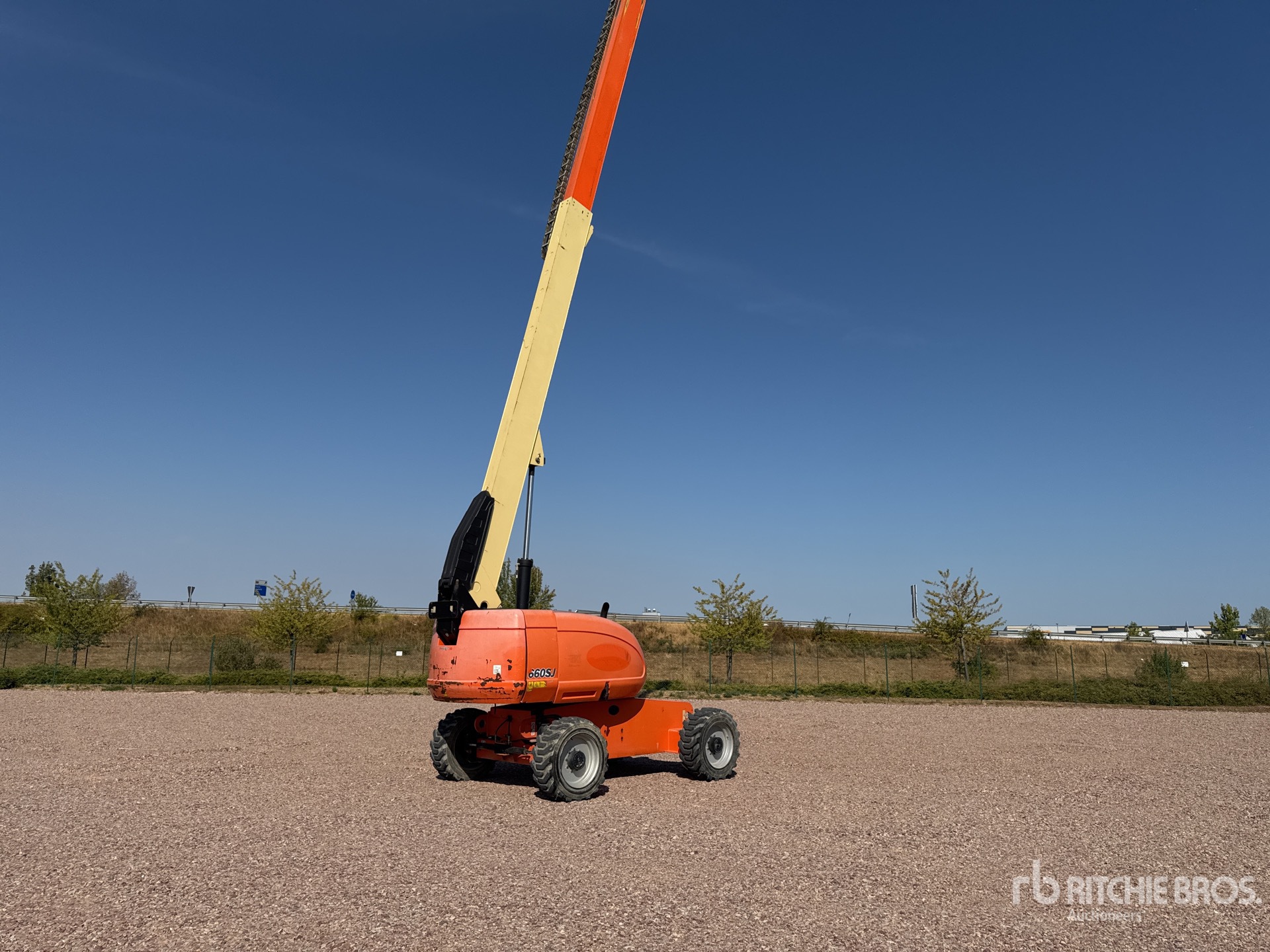 2016 JLG 660SJ