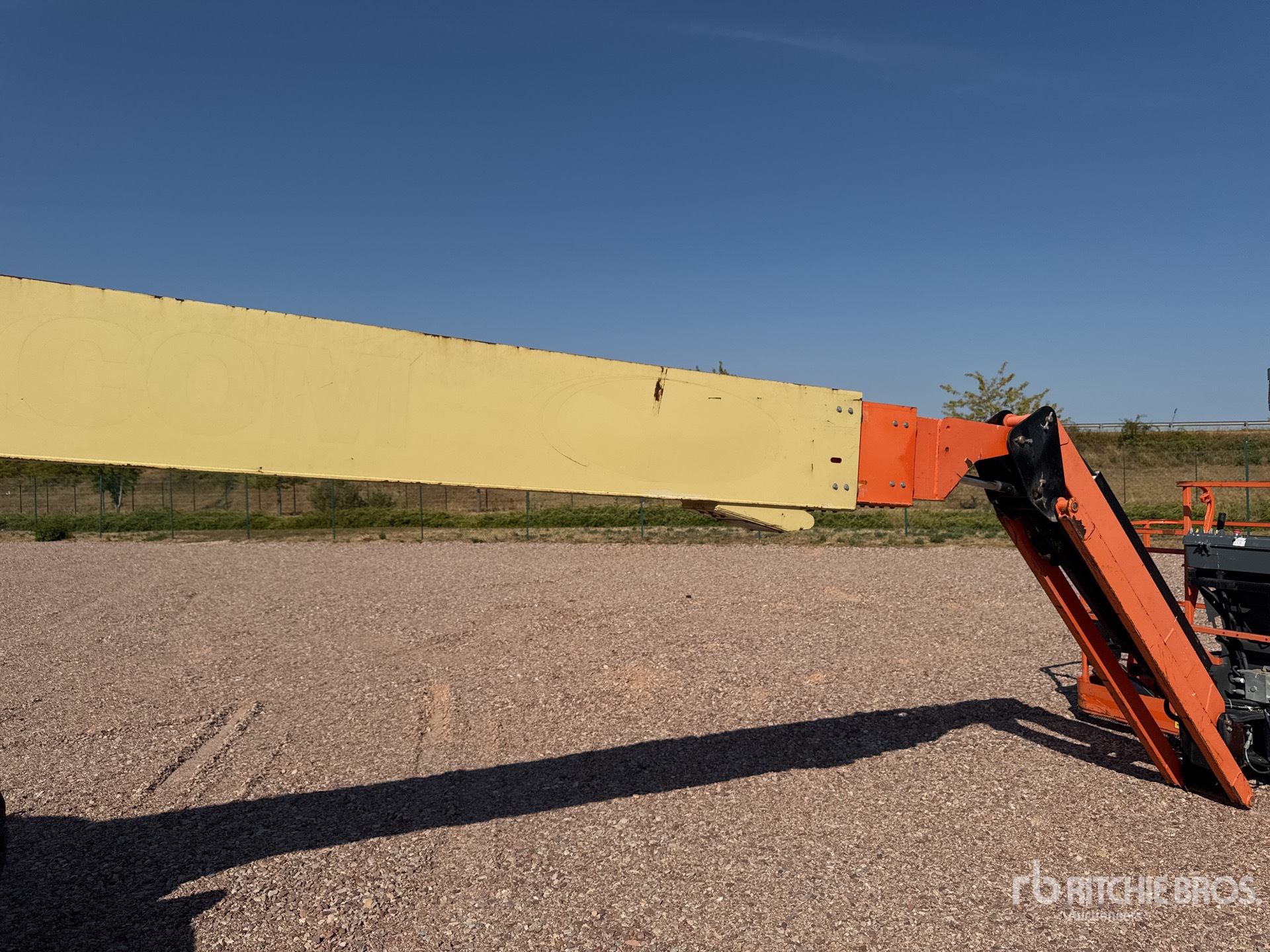2016 JLG 660SJ