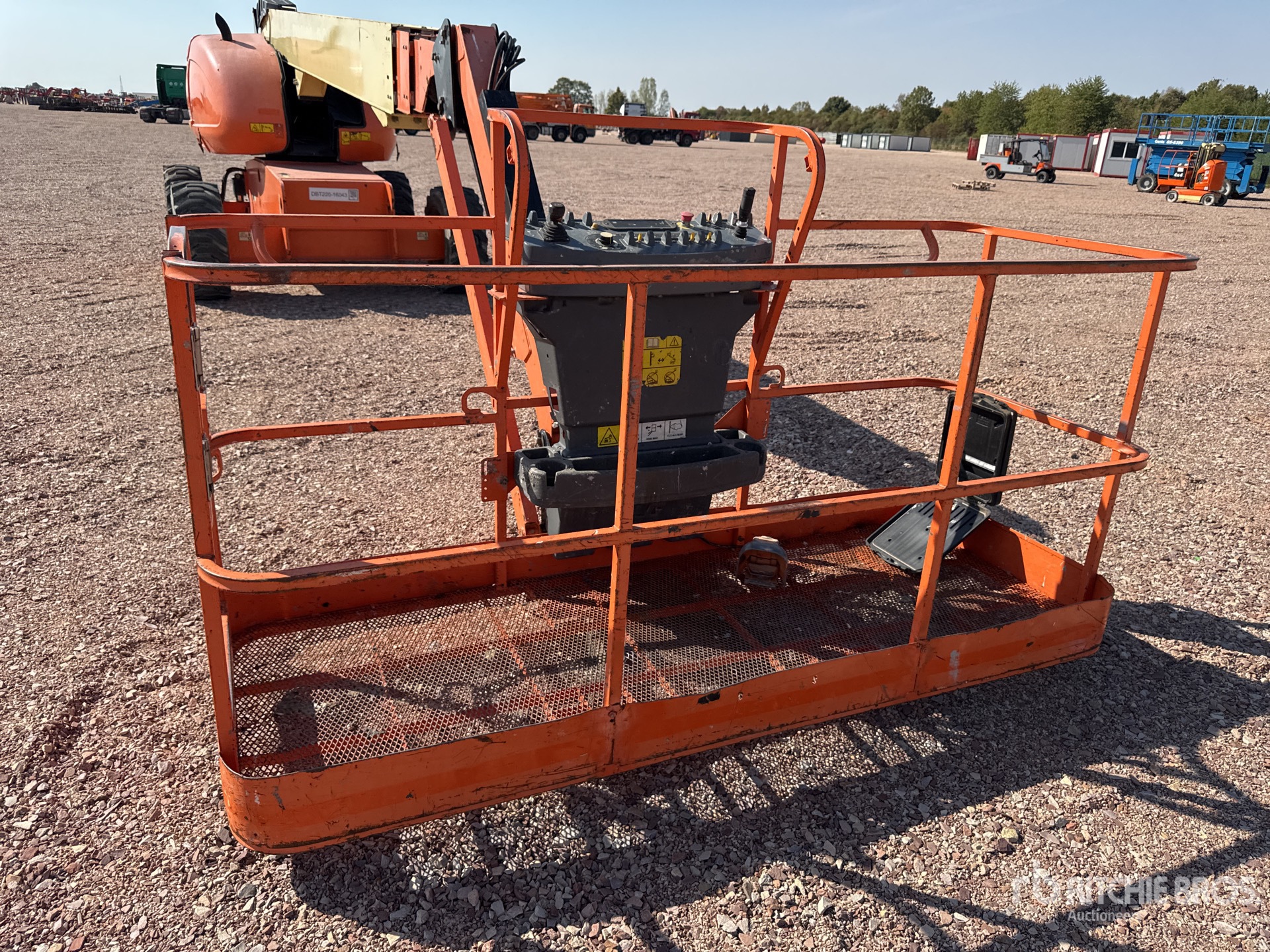 2016 JLG 660SJ