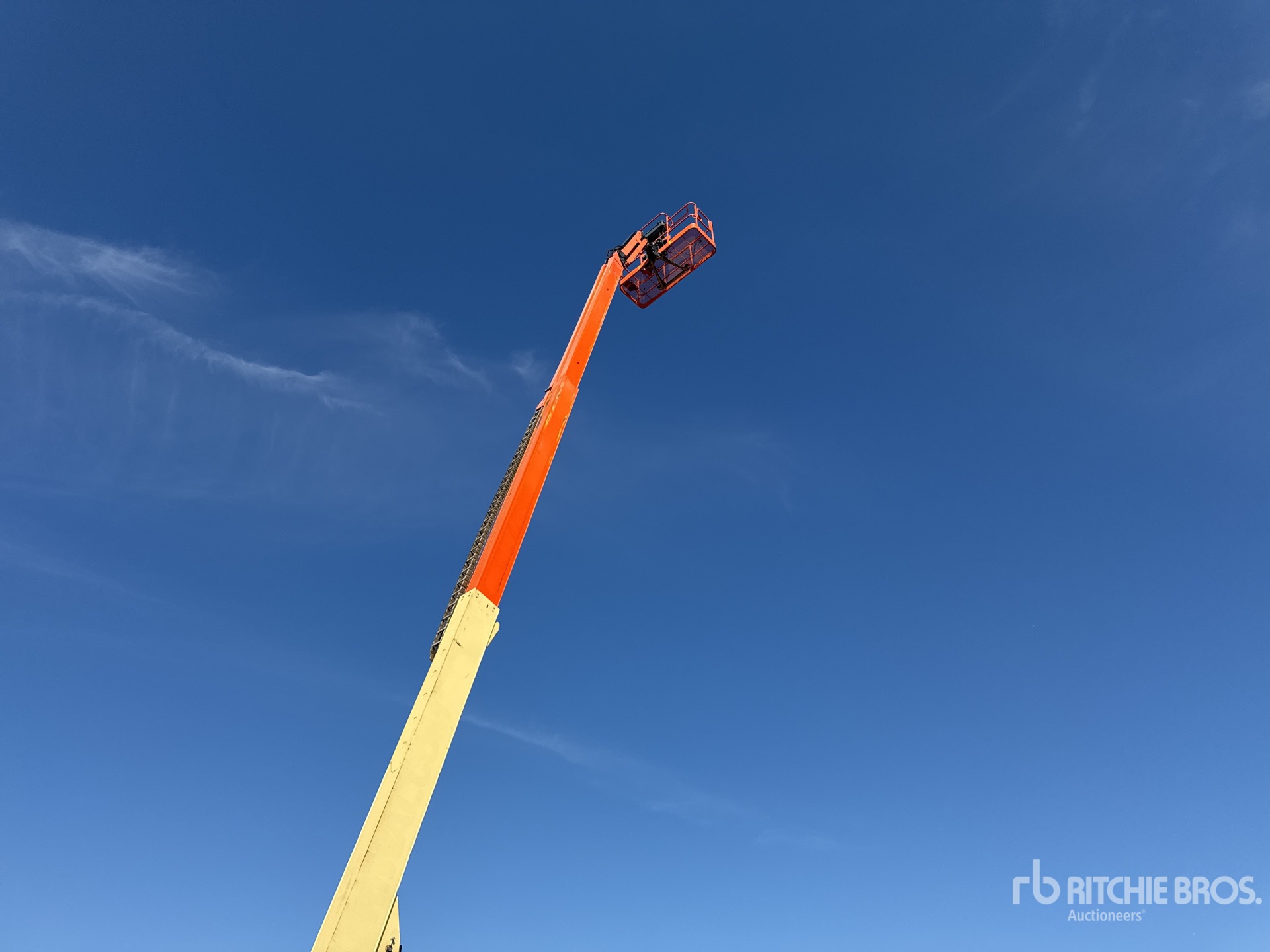 2016 JLG 660SJ