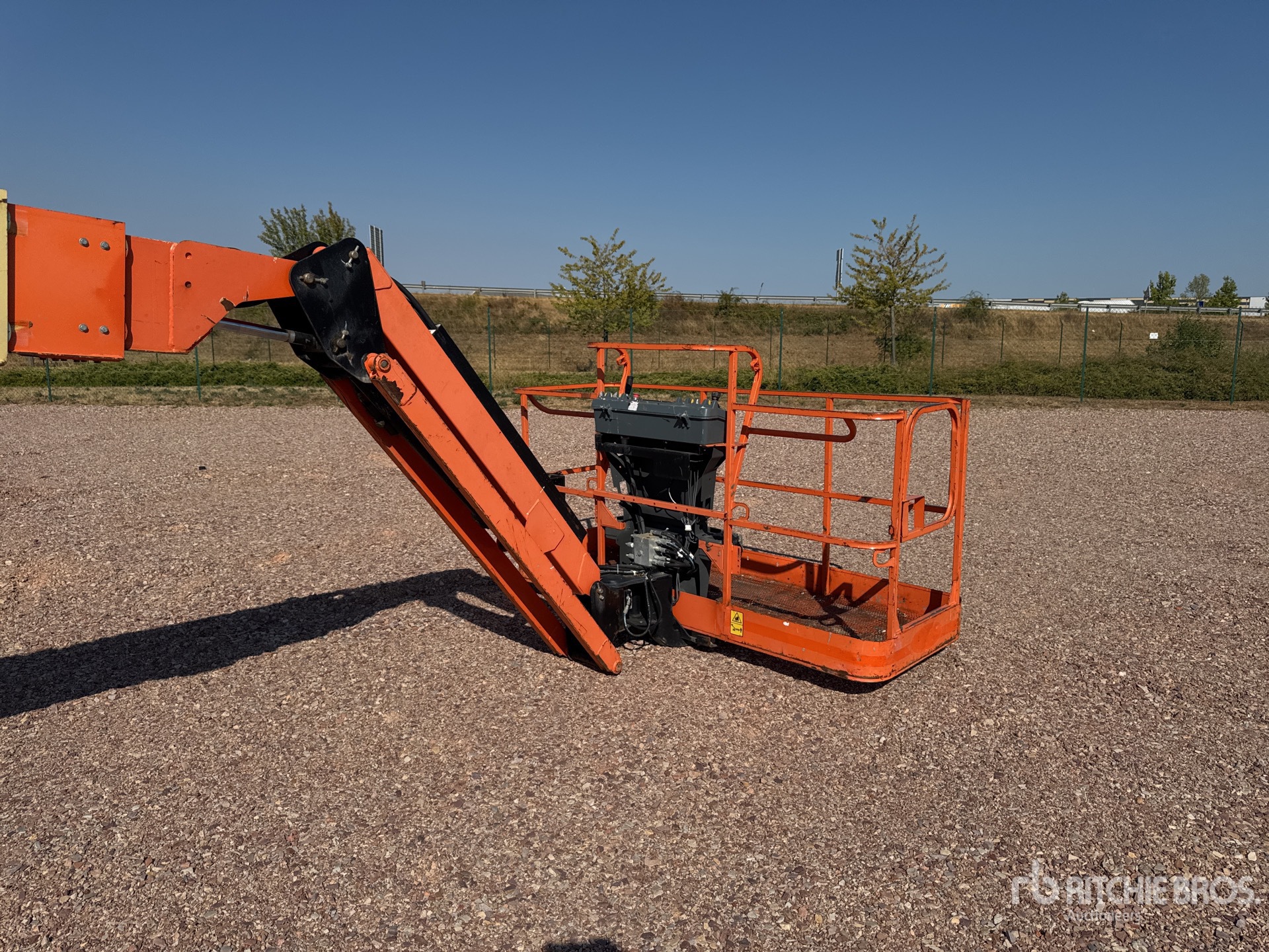 2016 JLG 660SJ