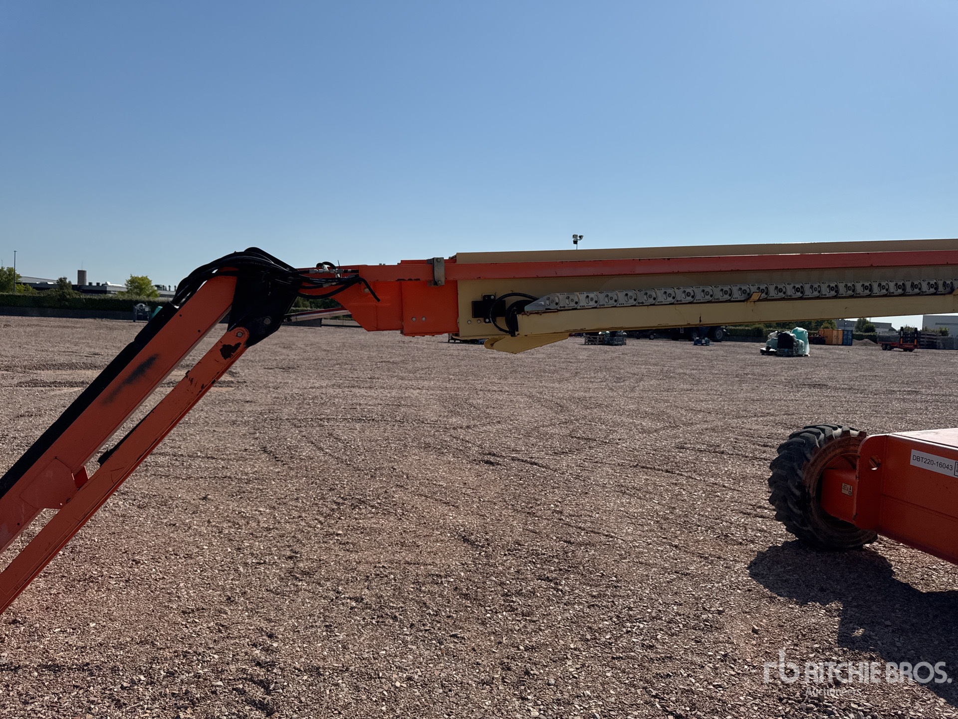 2016 JLG 660SJ