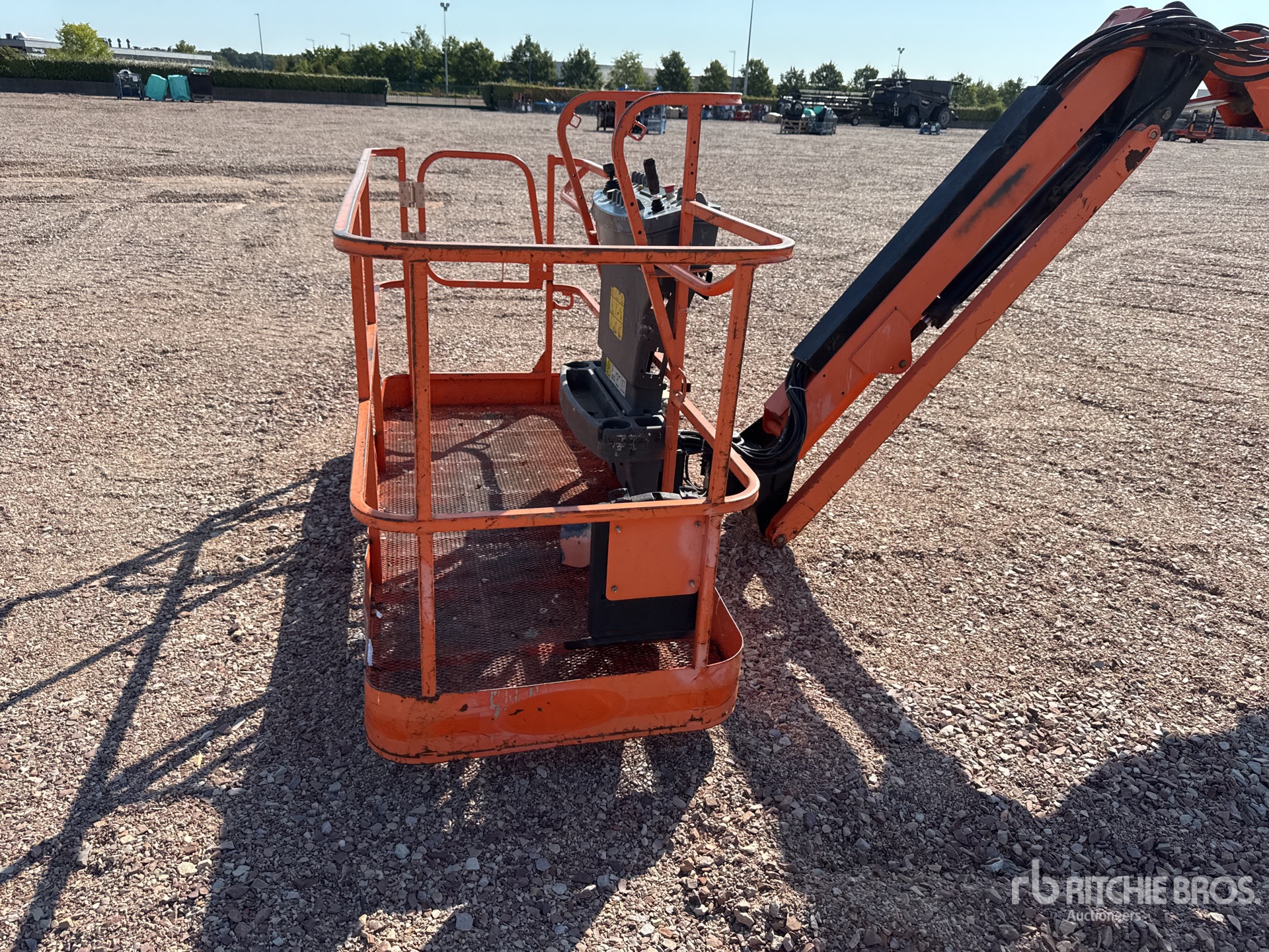2016 JLG 660SJ