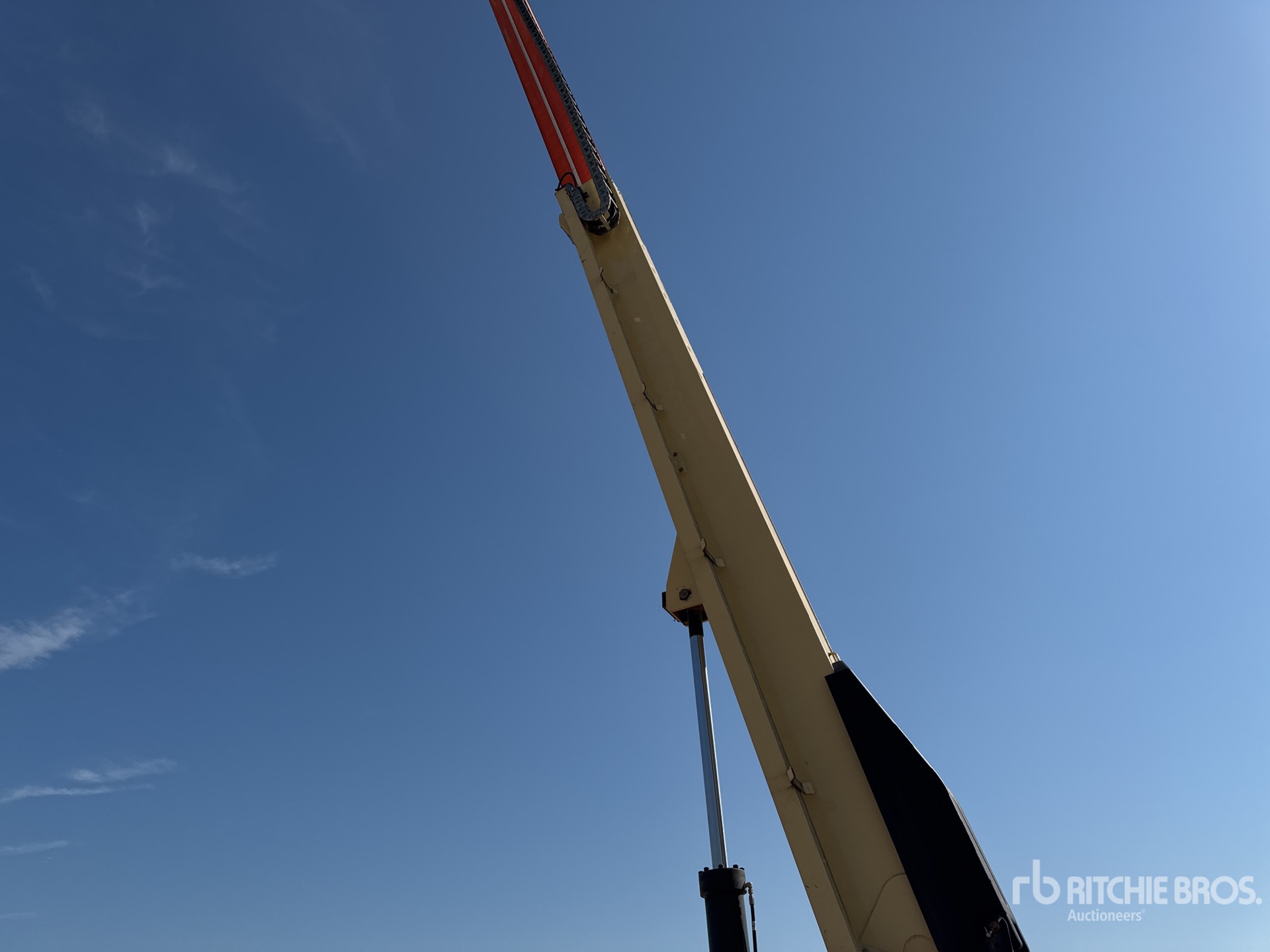 2016 JLG 660SJ