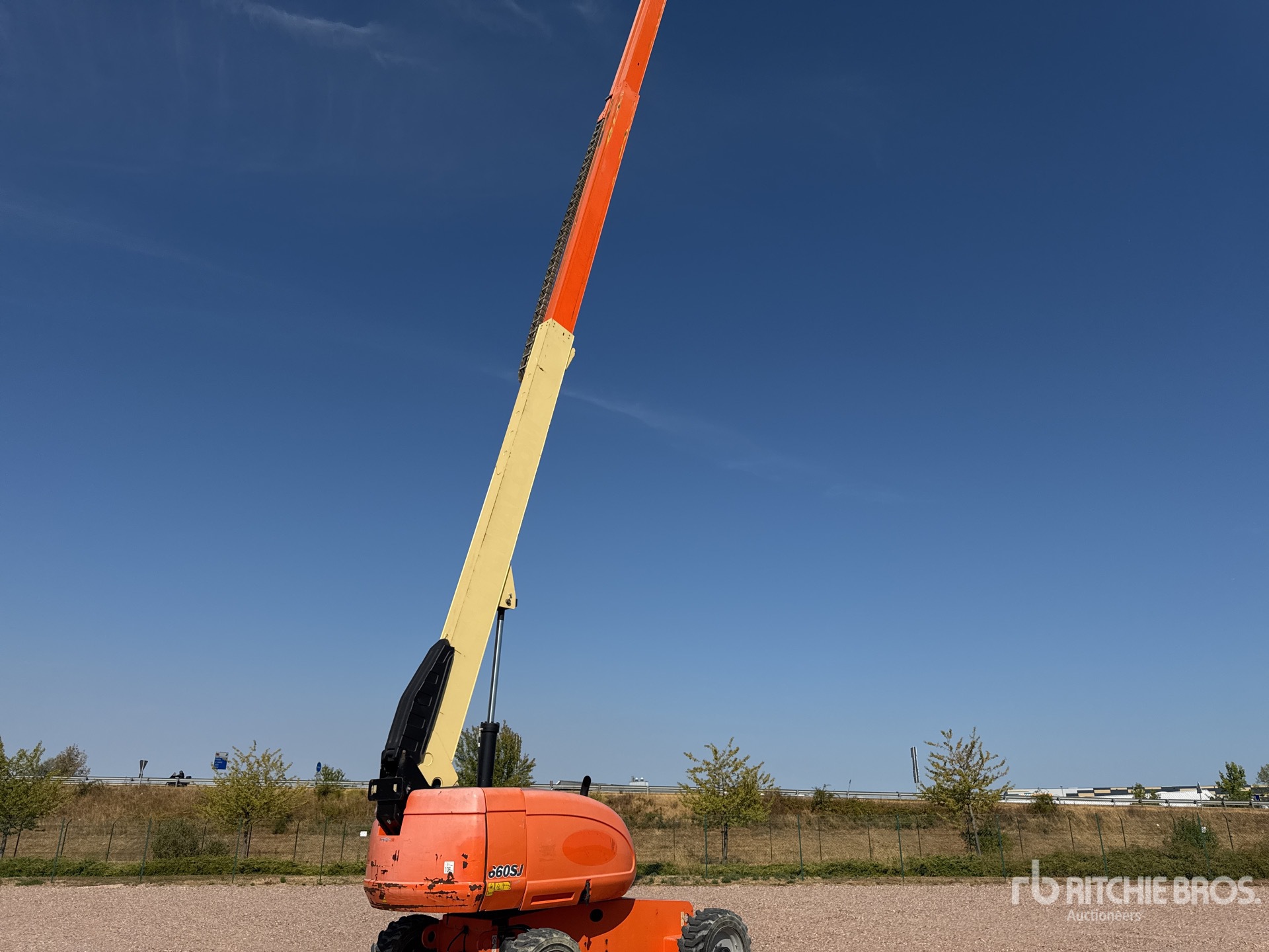 2016 JLG 660SJ
