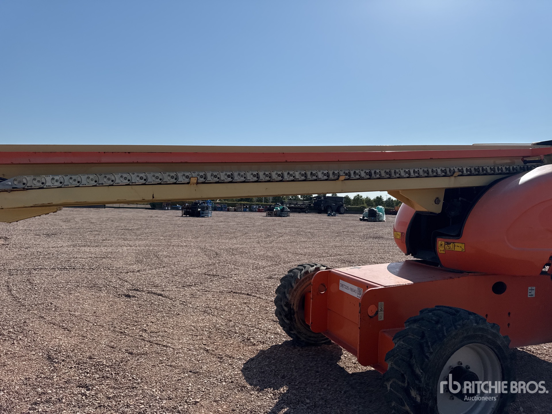 2016 JLG 660SJ