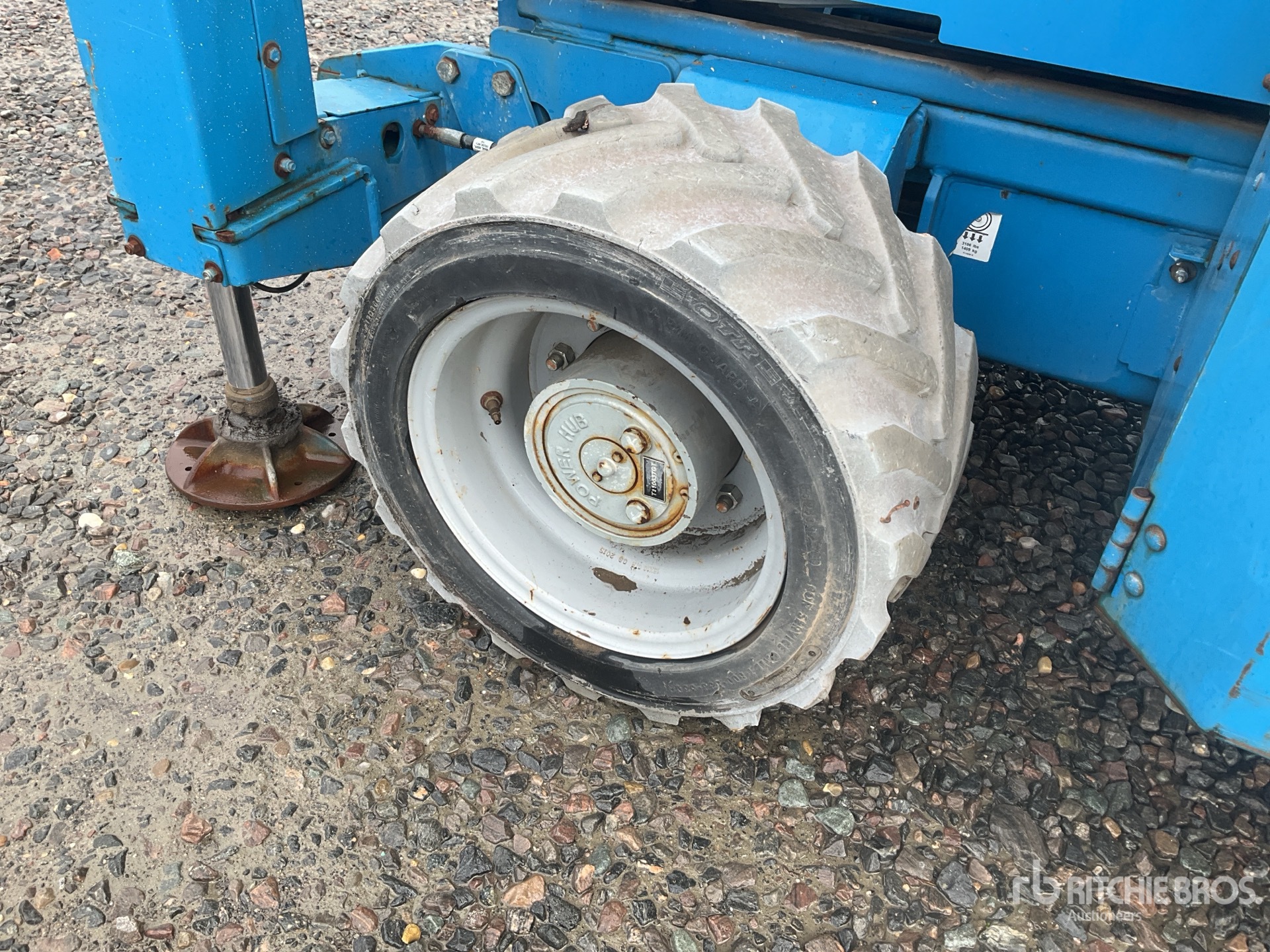 2012 Genie GS-3369