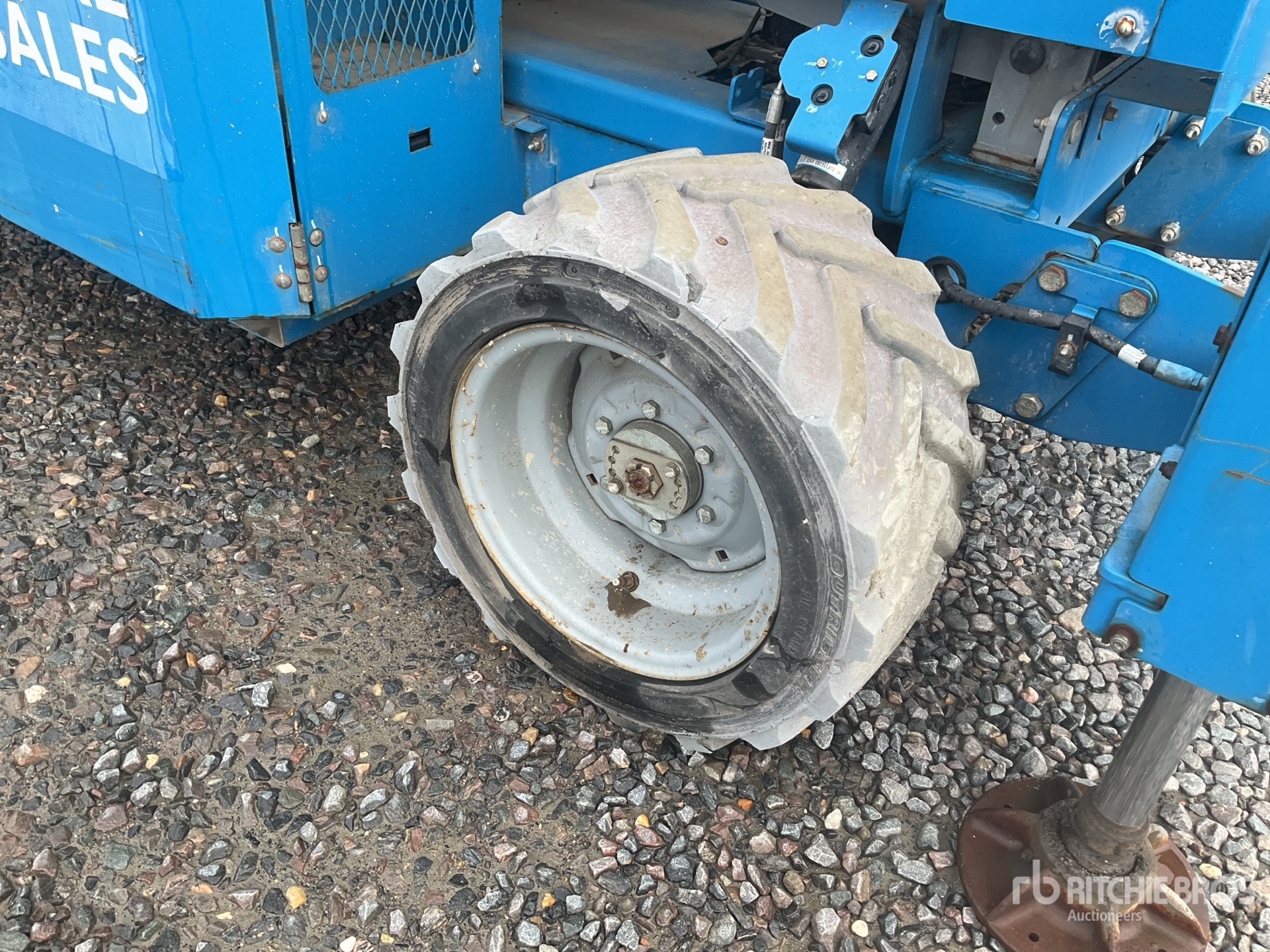 2012 Genie GS-3369