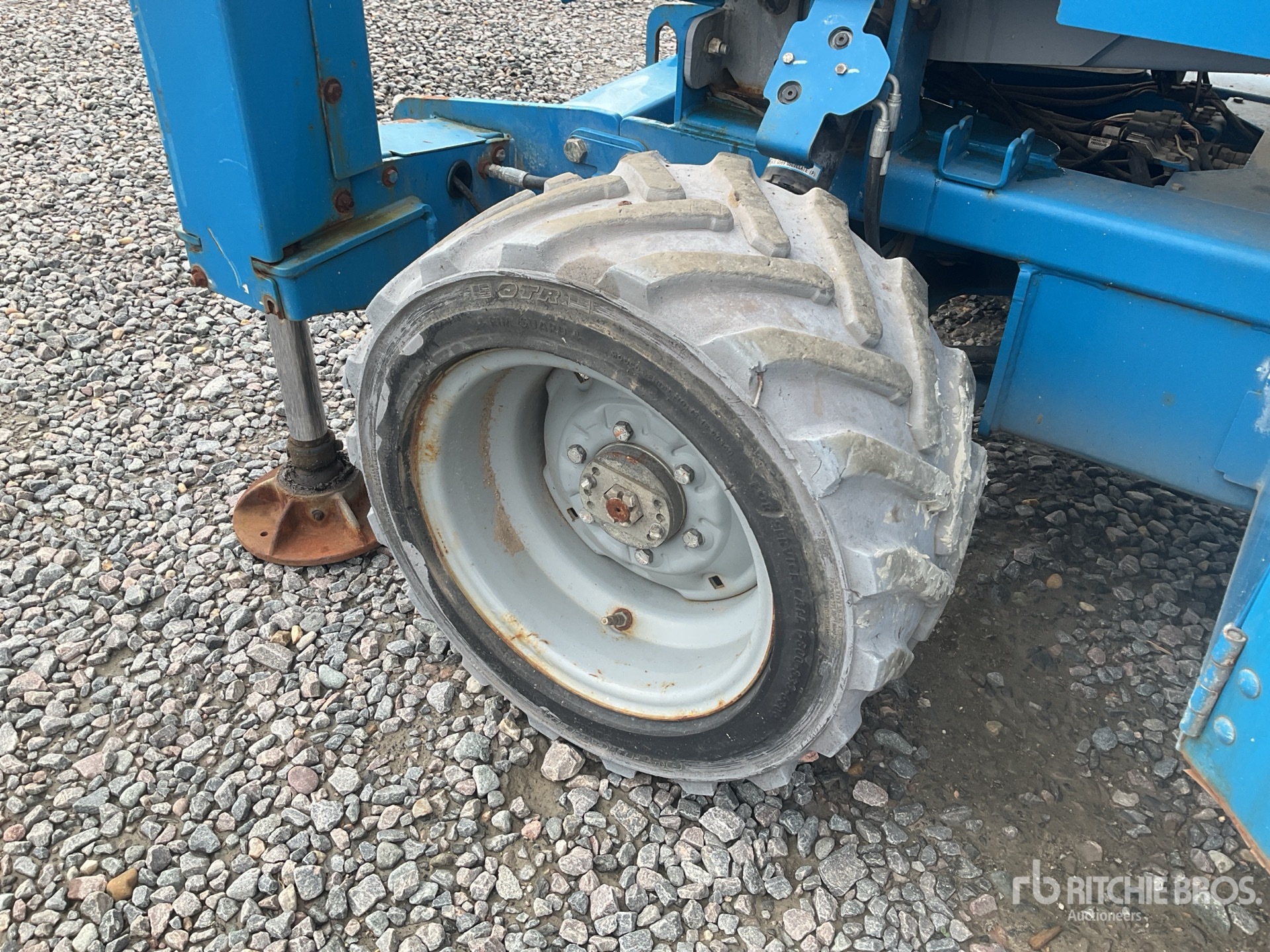 2012 Genie GS-3369