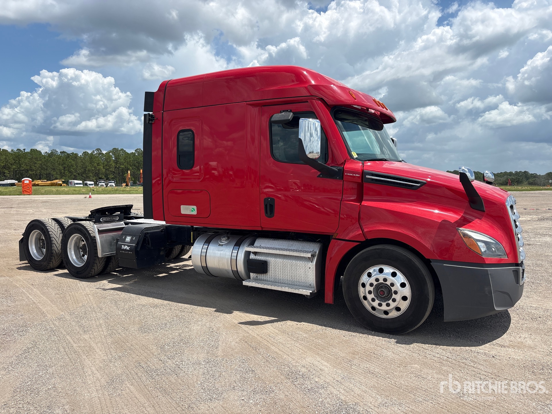 2020 Freightliner CASCADIA 126